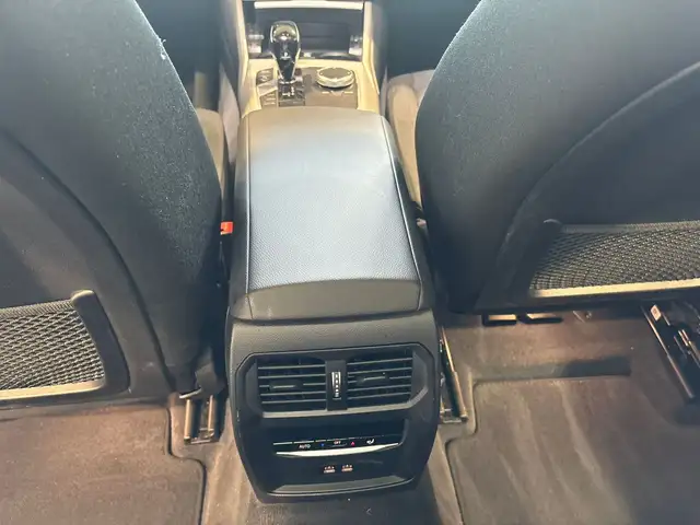 BMW 3 Series view 13