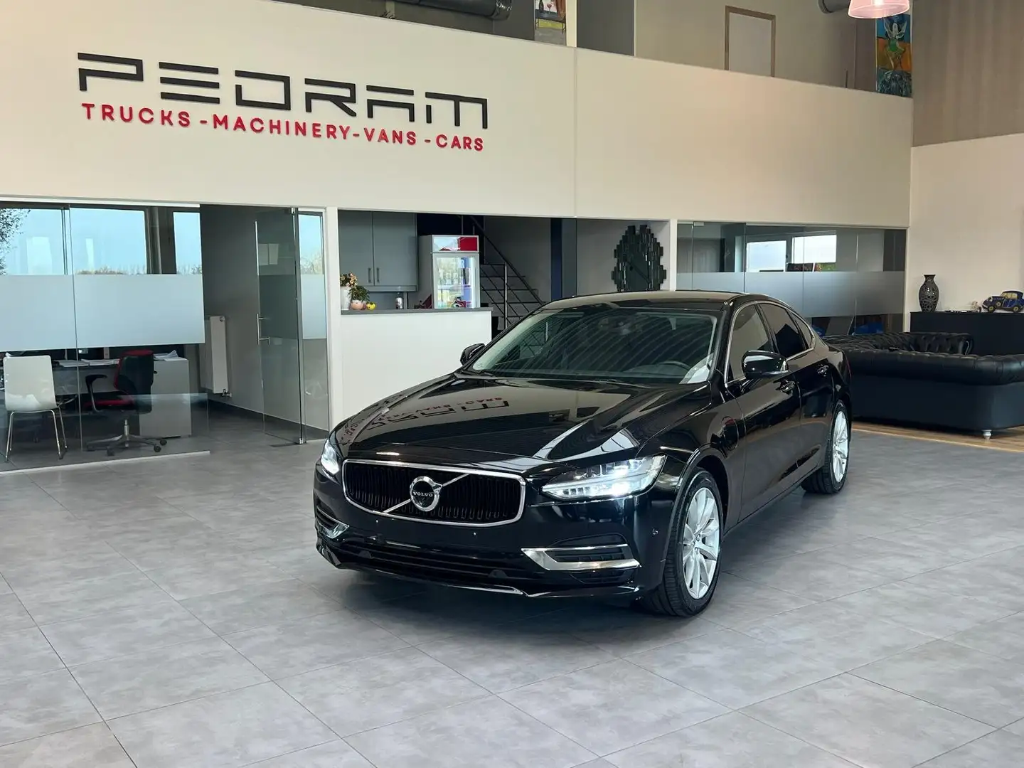 Volvo S90 2.0 T8 T8 Twin Engine AWD Geartronic Momentum crna - 1