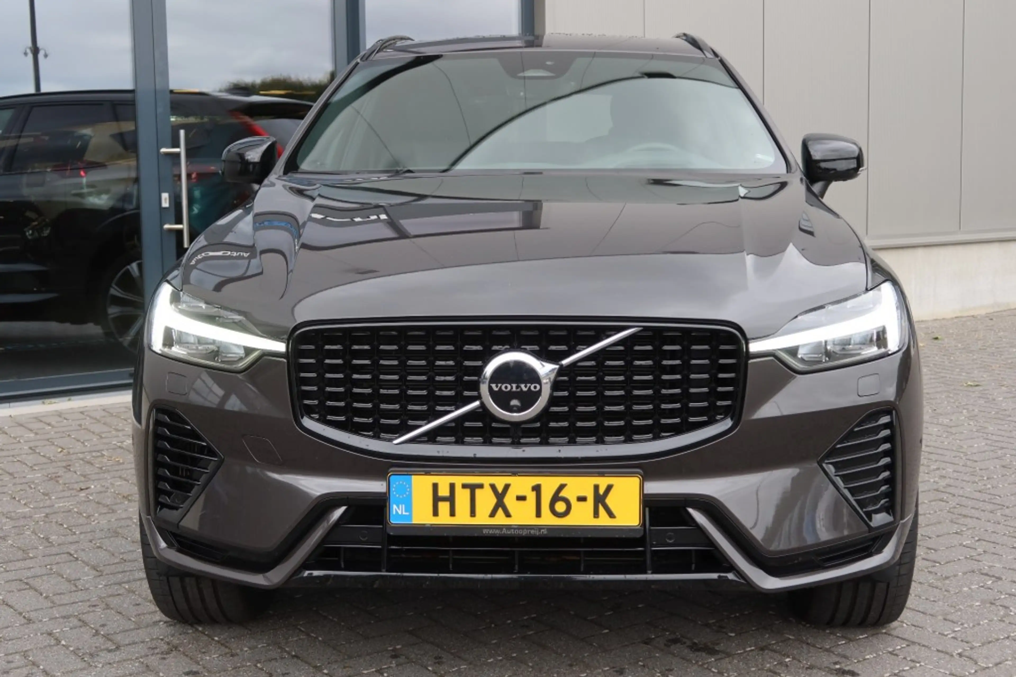 Volvo XC60 2.0 T8 AWD 456pk Inscription Exclusive Panoramadak — photo 2