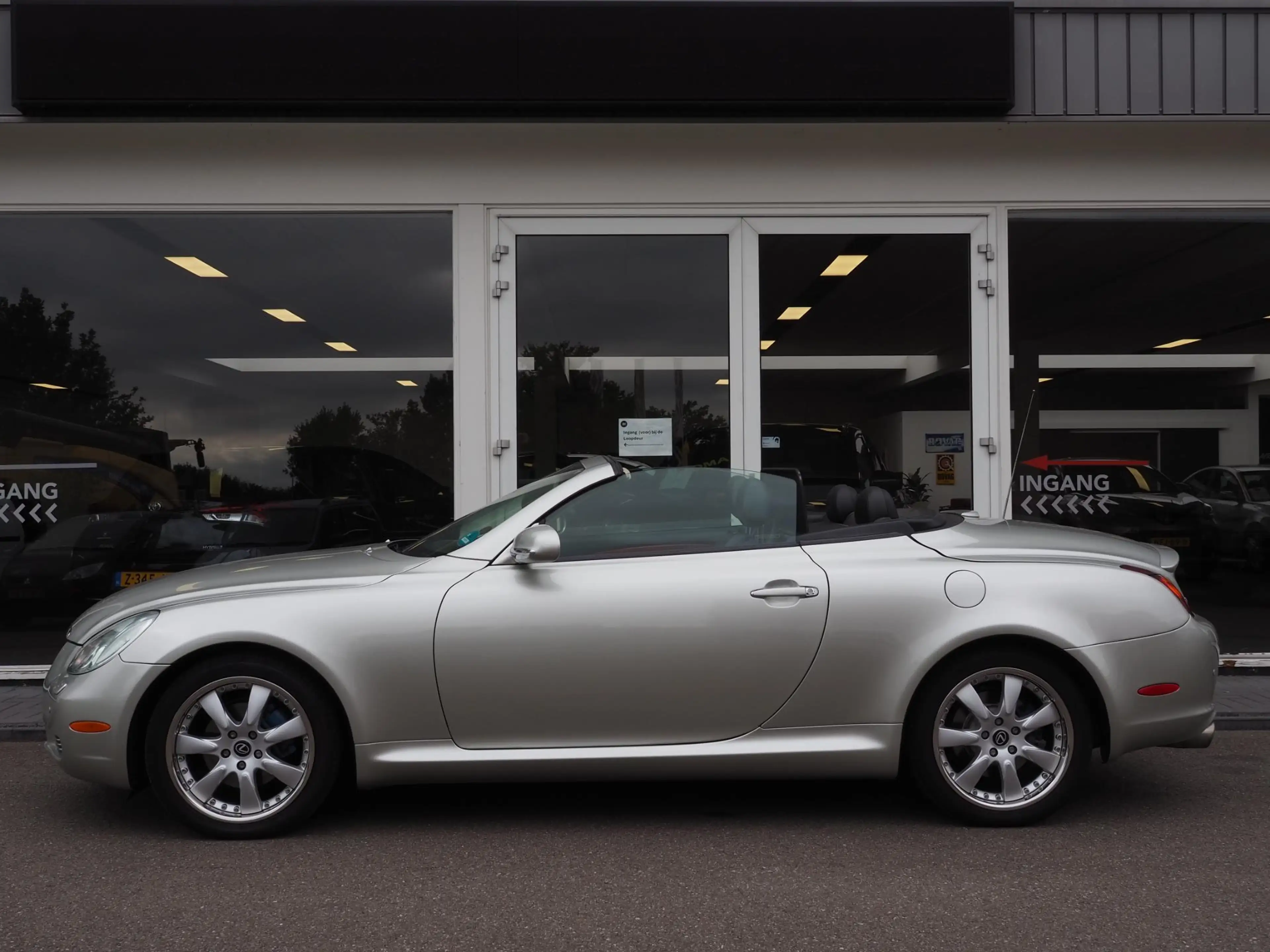 Lexus SC 430 — photo 10