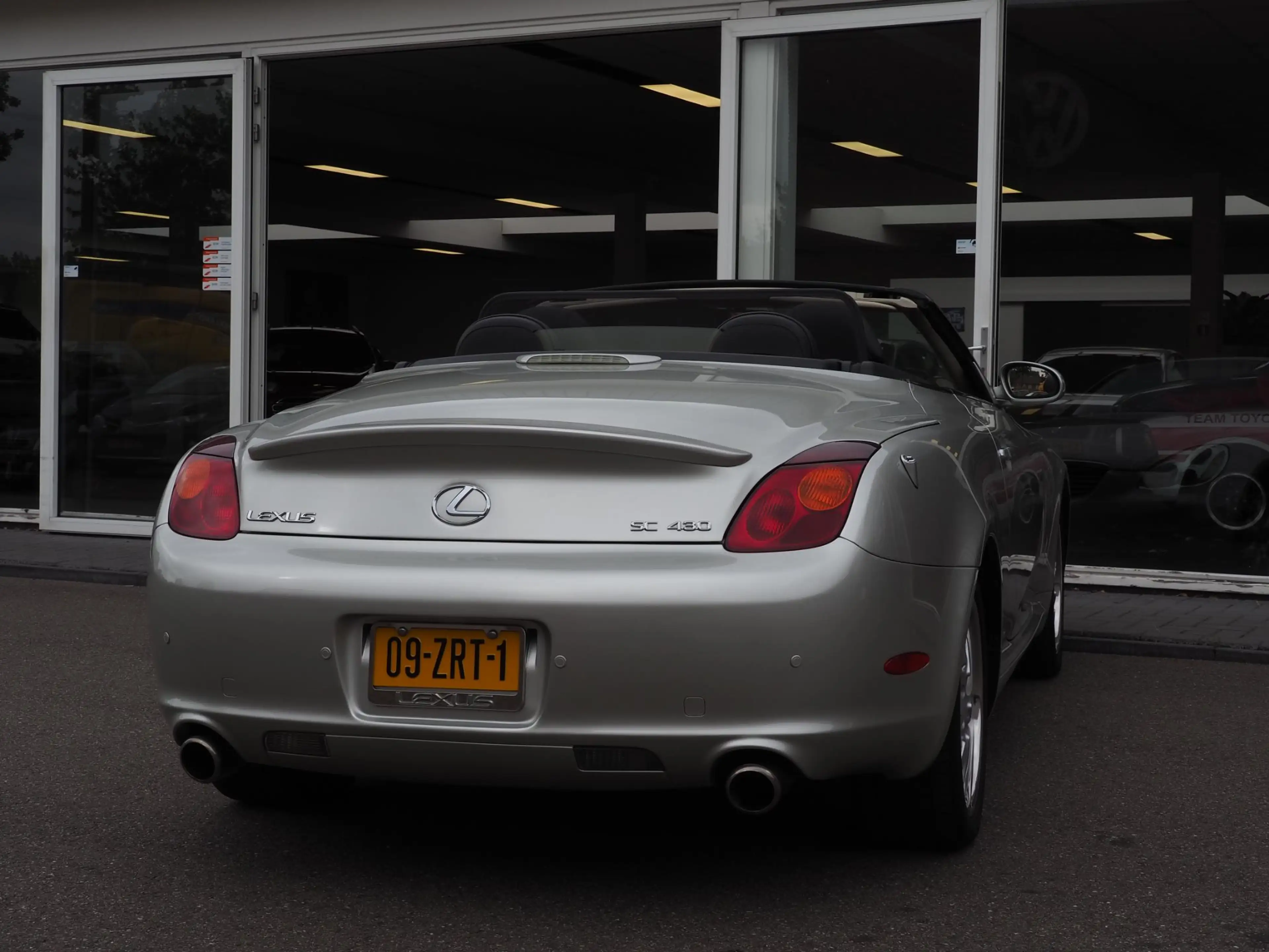 Lexus SC 430 — photo 18
