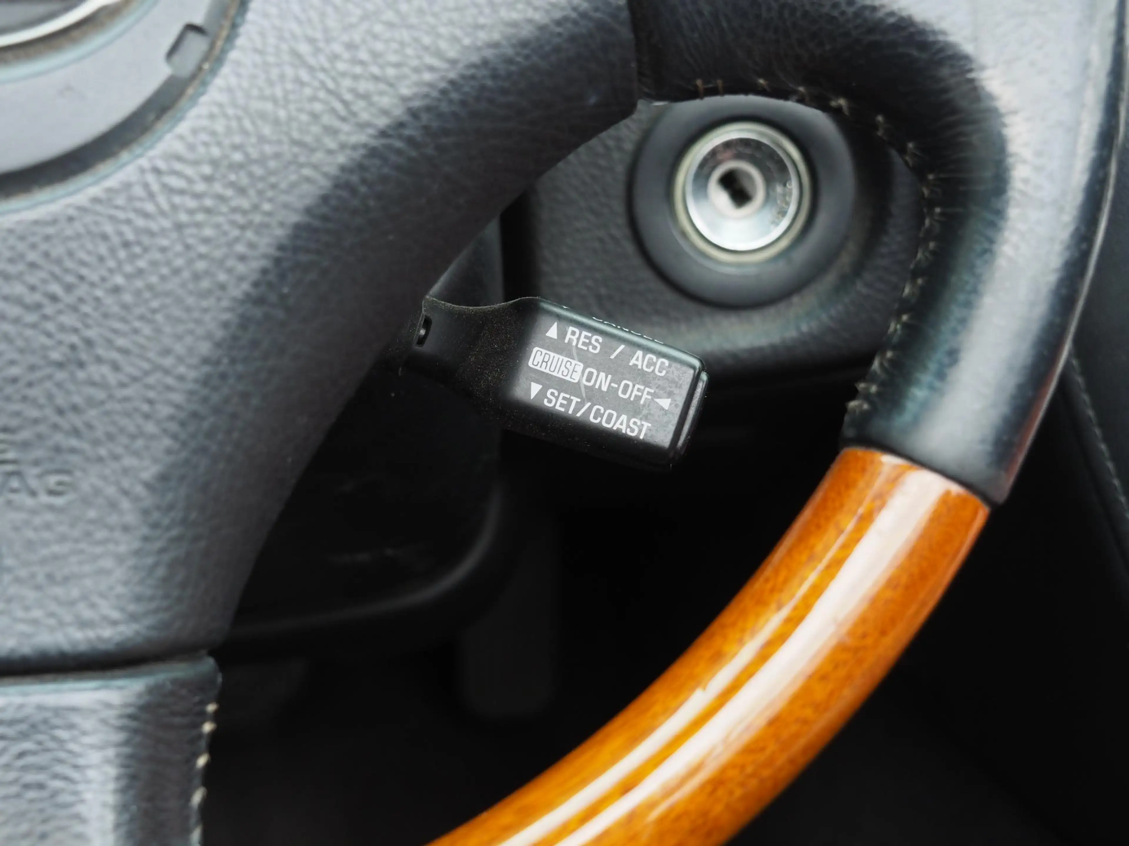 Lexus SC 430 — photo 14