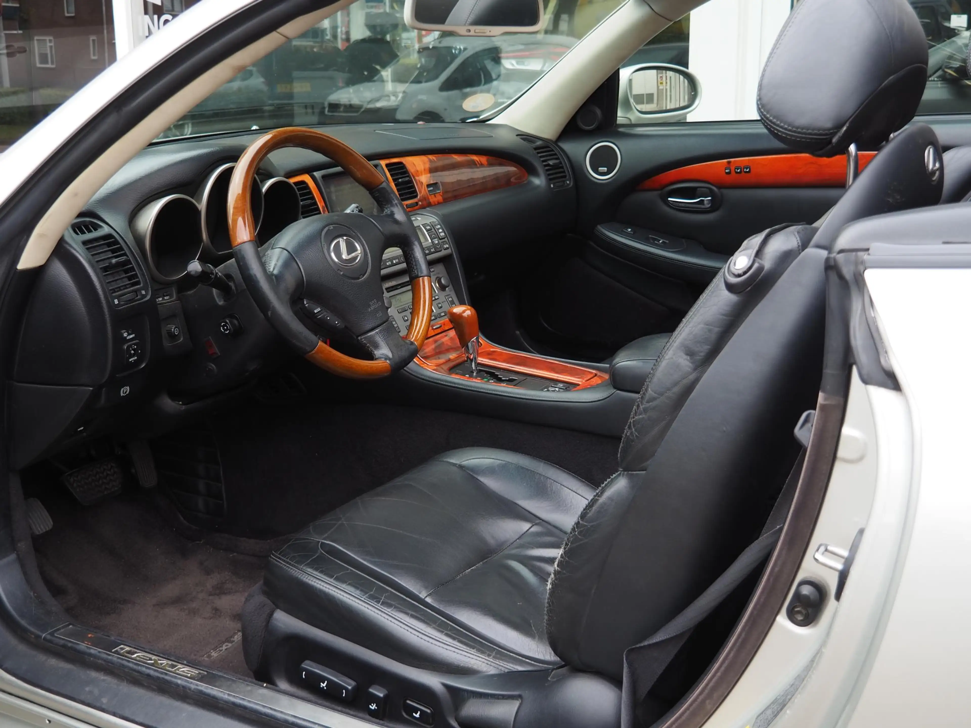Lexus SC 430 — photo 11
