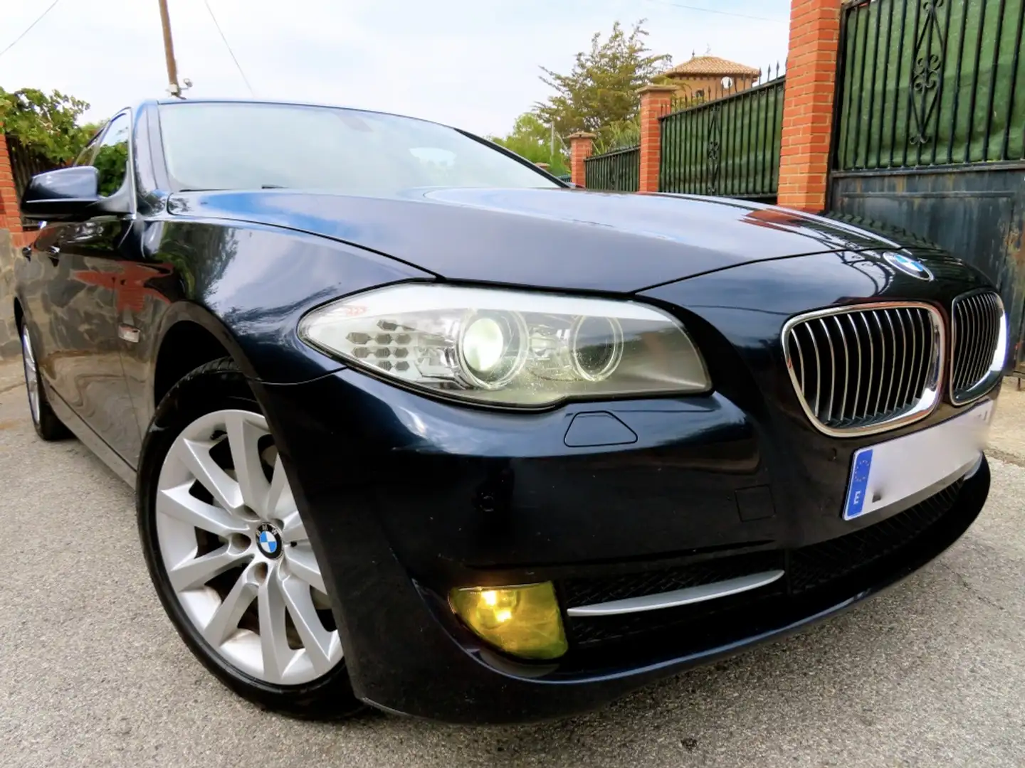 BMW 520 520d Touring Essential Edition - 1