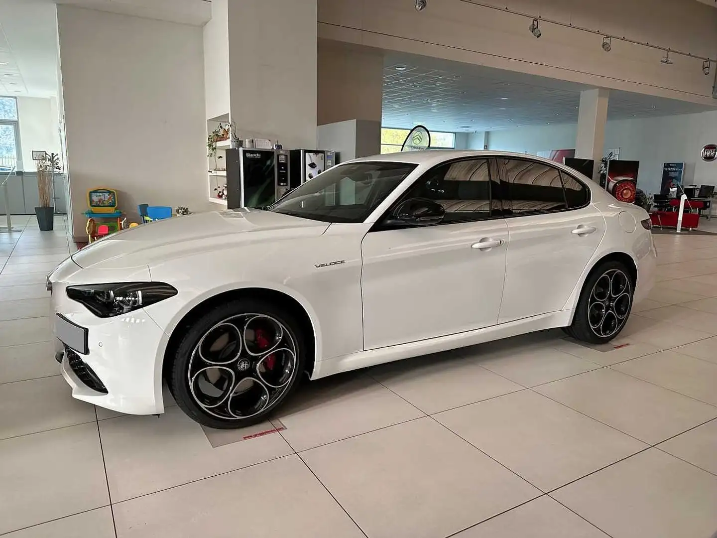 Alfa Romeo Giulia 2.2 Turbodiesel 210 CV AT8 AWD Q4 Veloce KM ZERO Bianco - 2