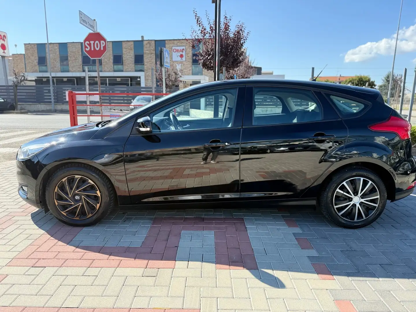 Ford Focus Focus 1.5 TDCi 95 CV Start&Stop Business Black - 2