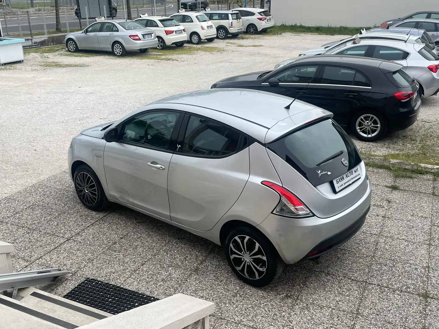 Lancia Ypsilon 1.2 8v Elefantino 69cv my14 Gümüş rengi - 1