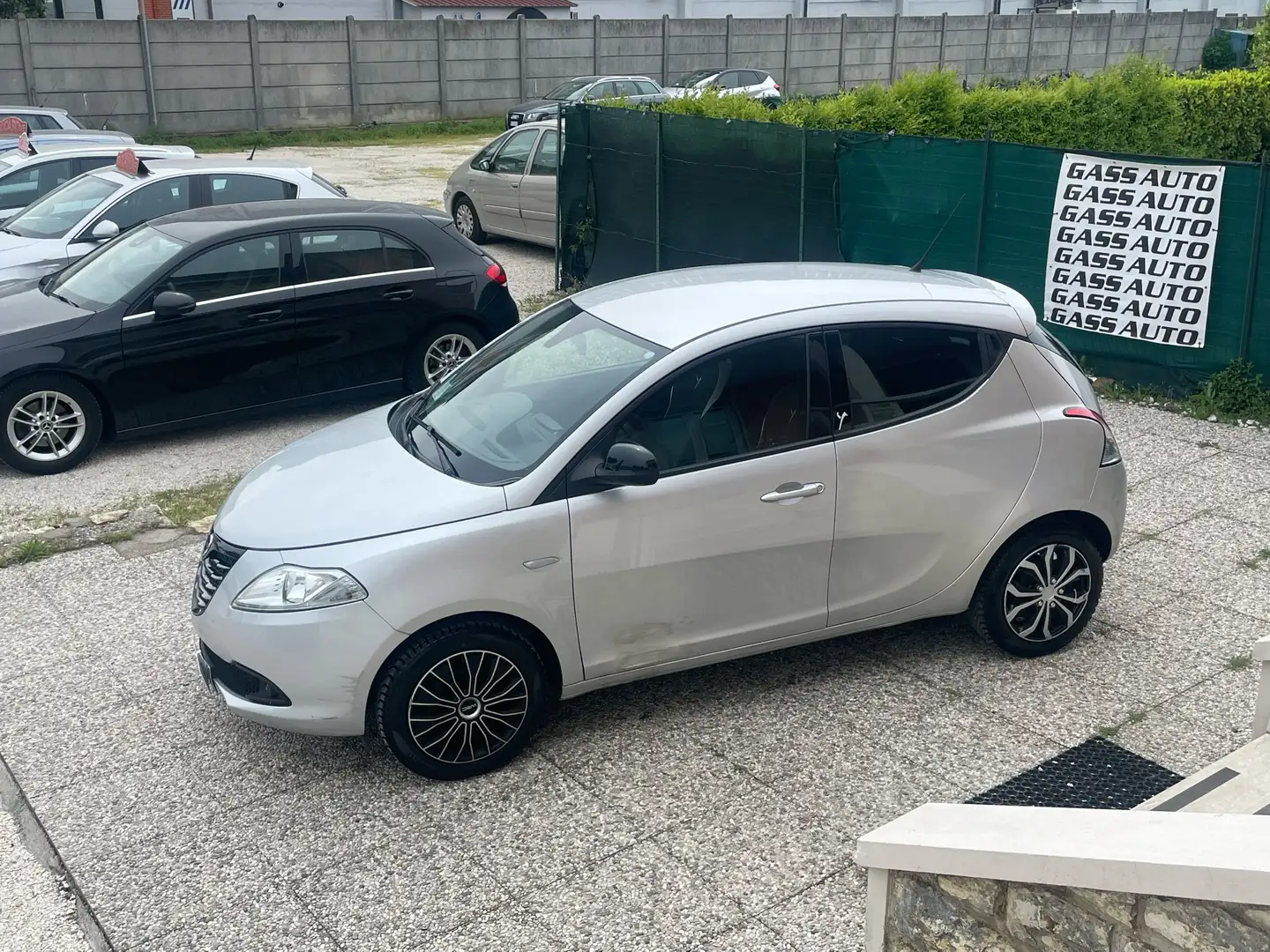 Lancia Ypsilon 1.2 8v Elefantino 69cv my14 Срібний - 2