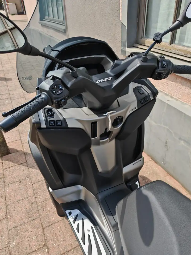Piaggio MP3 530 HPE Noir - 1