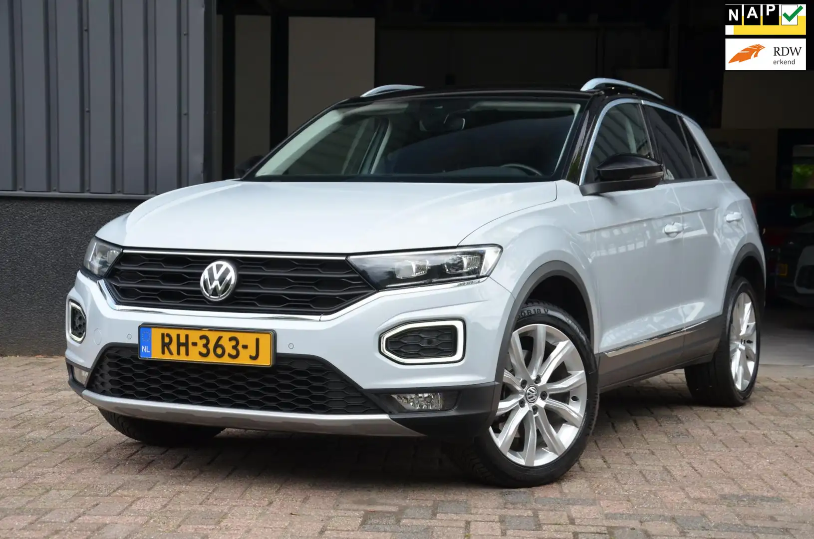 Volkswagen T-Roc 1.0 TSI Style Virtual Dash|CarPlay|18 inch White - 1