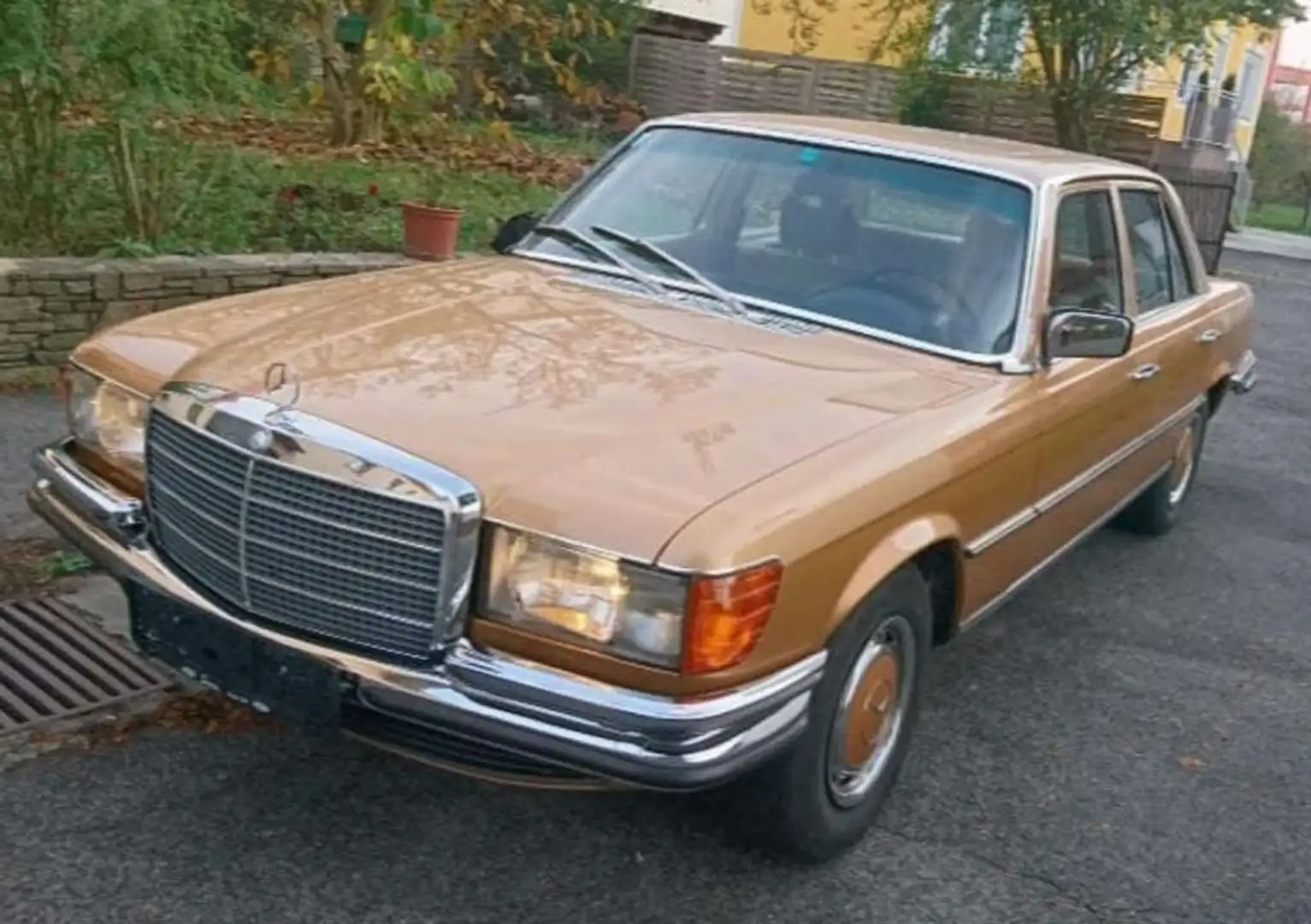 Mercedes-Benz 450 SE - 1