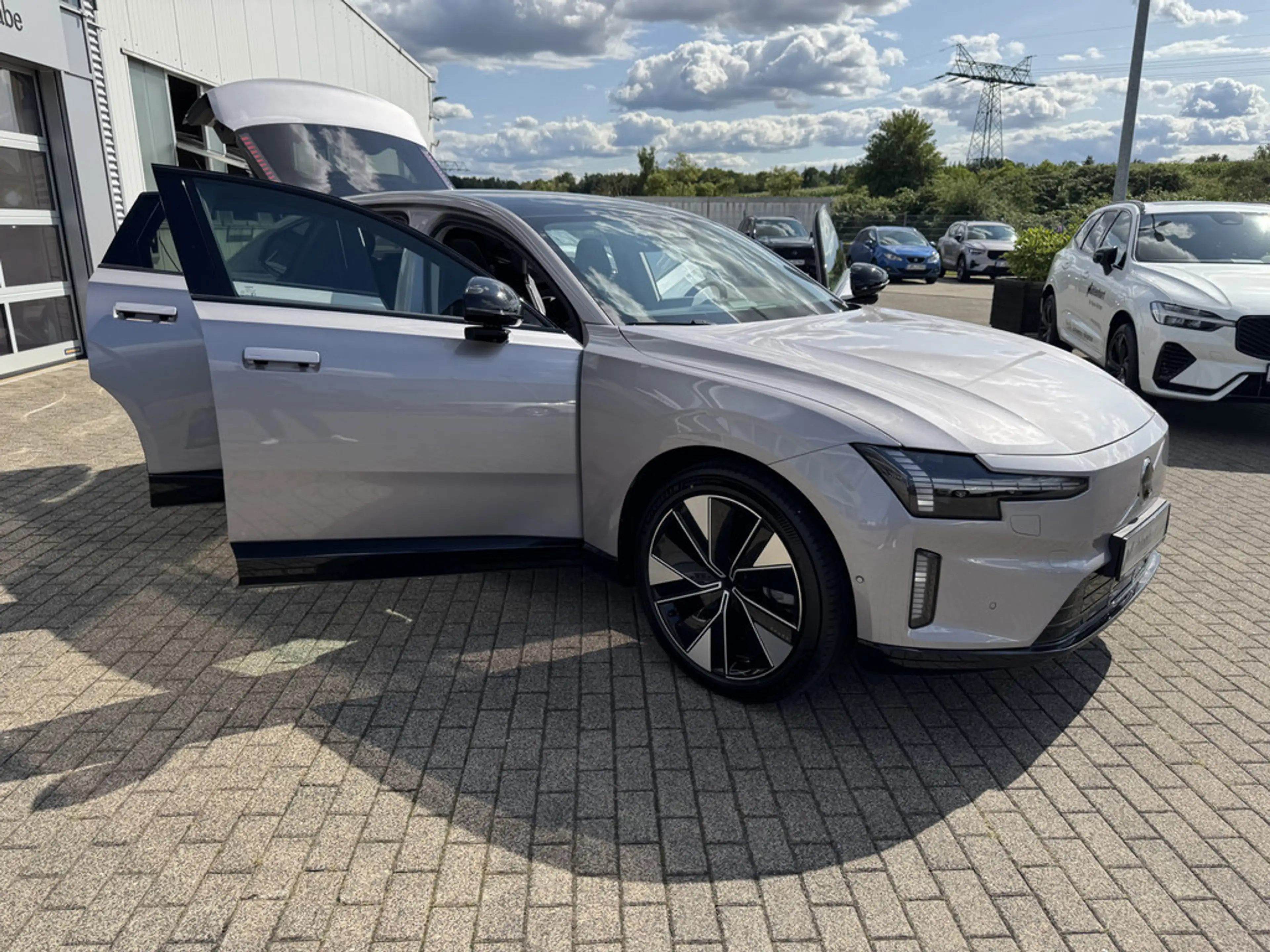 Volvo ES90 245 kW Single Motor Extended Range RWD Plus — photo 10