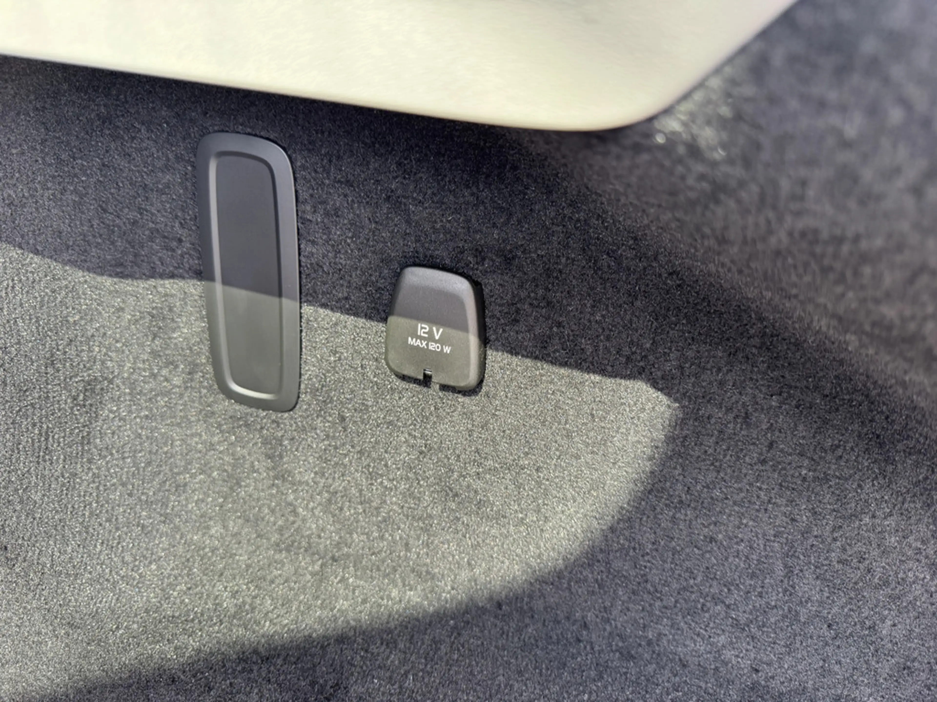Volvo ES90 245 kW Single Motor Extended Range RWD Plus — photo 9