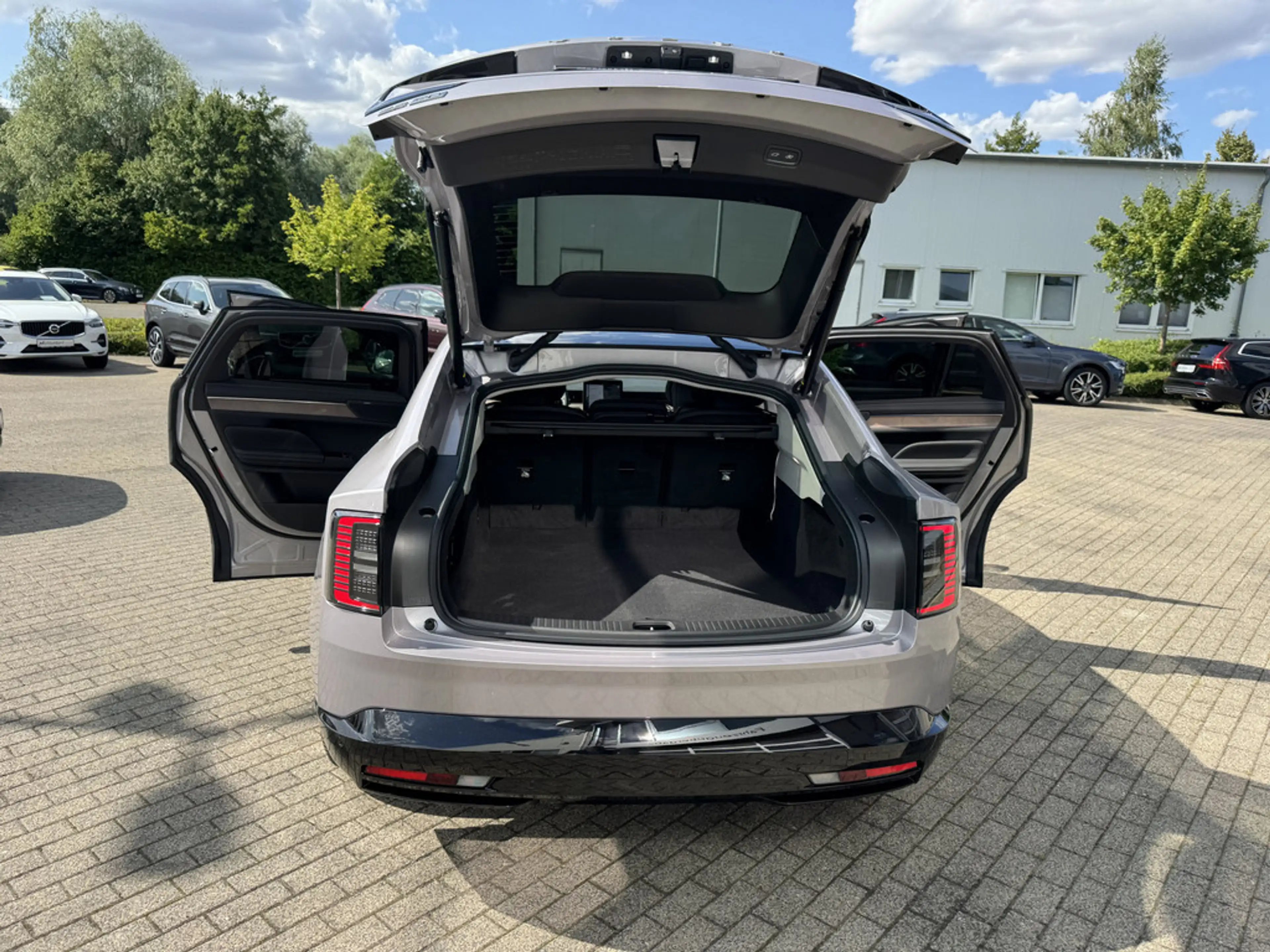 Volvo ES90 245 kW Single Motor Extended Range RWD Plus — photo 12