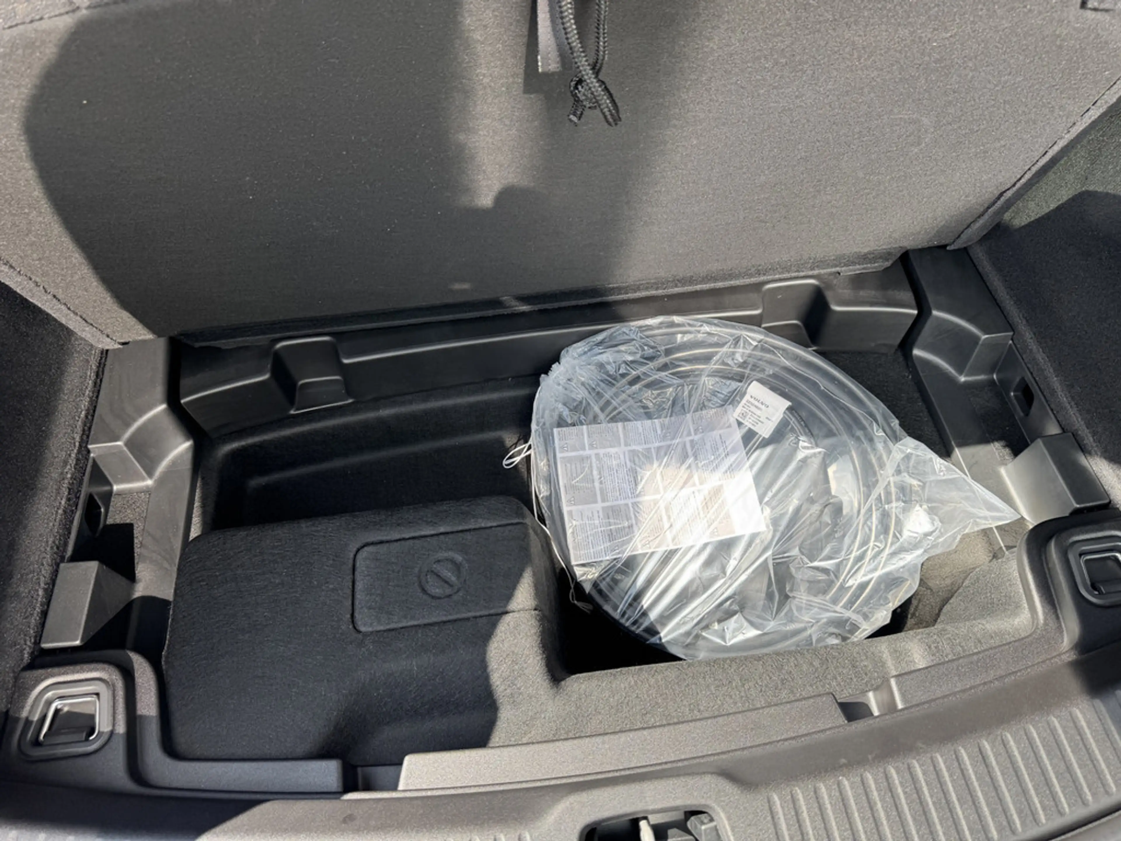 Volvo ES90 245 kW Single Motor Extended Range RWD Plus — photo 8
