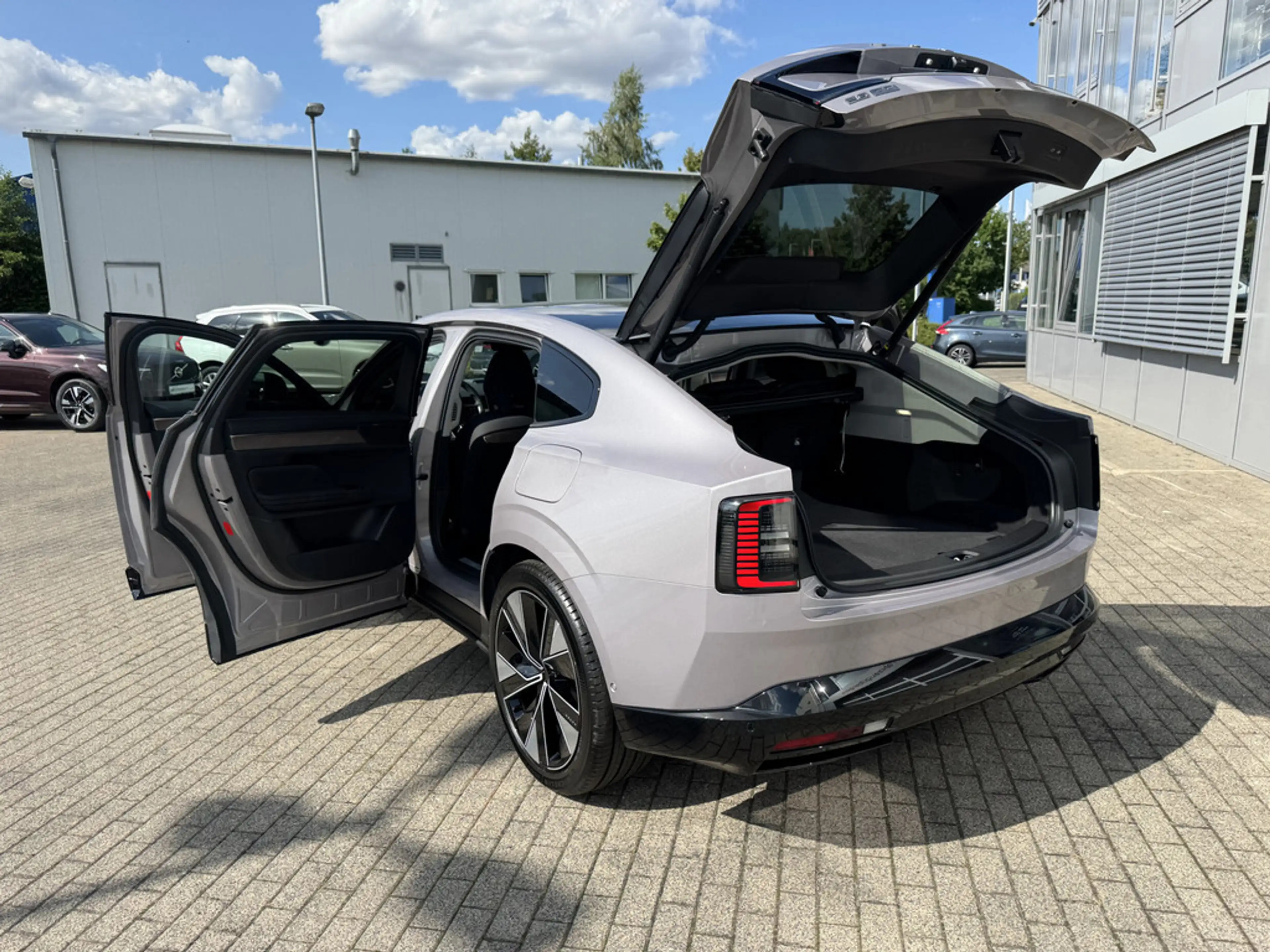 Volvo ES90 245 kW Single Motor Extended Range RWD Plus — photo 13