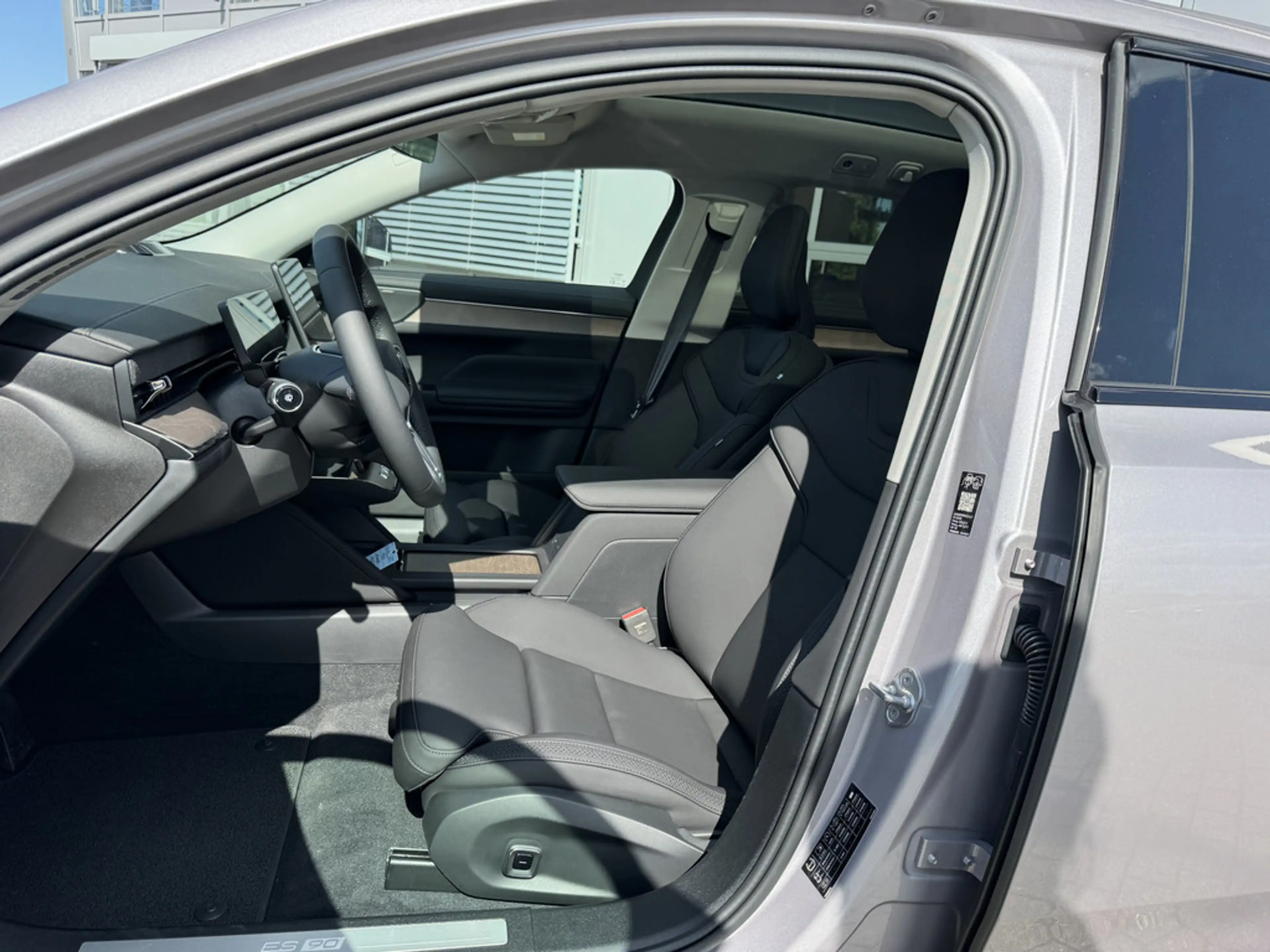 Volvo ES90 245 kW Single Motor Extended Range RWD Plus — photo 3