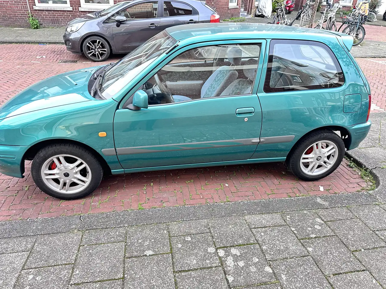 Toyota Starlet 1.3-16V Met Stuurbekrachtiging & AIRCO, foto 2