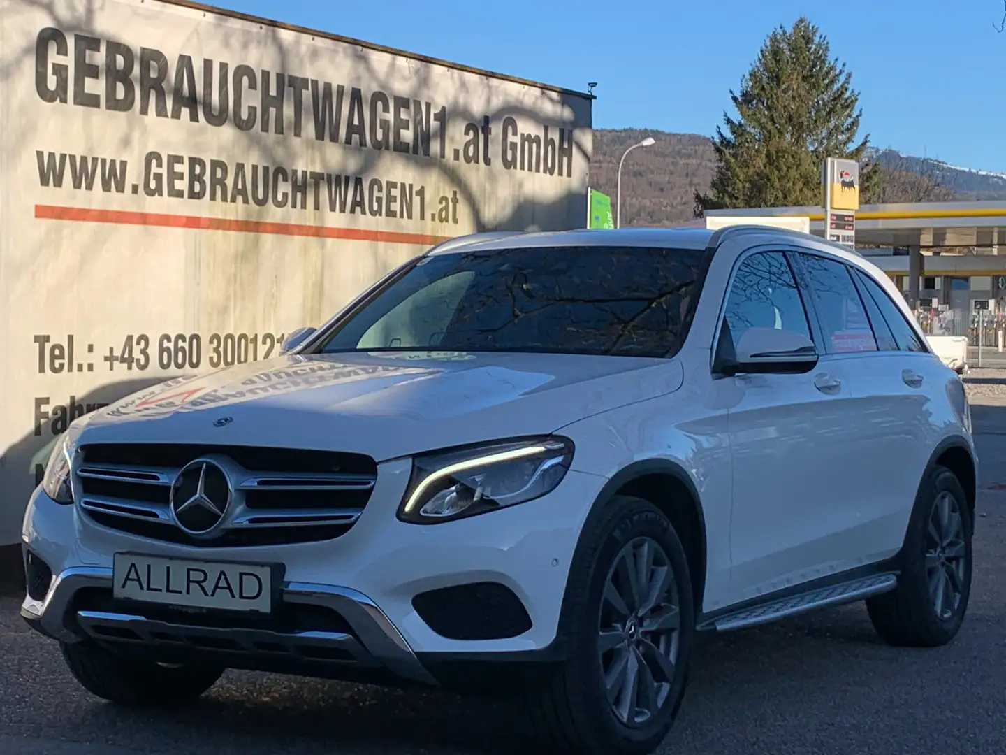 Mercedes-Benz GLC 250 4Matic, TOP Zustand, TOP Extras, wenig Kilometer! Weiß - 2