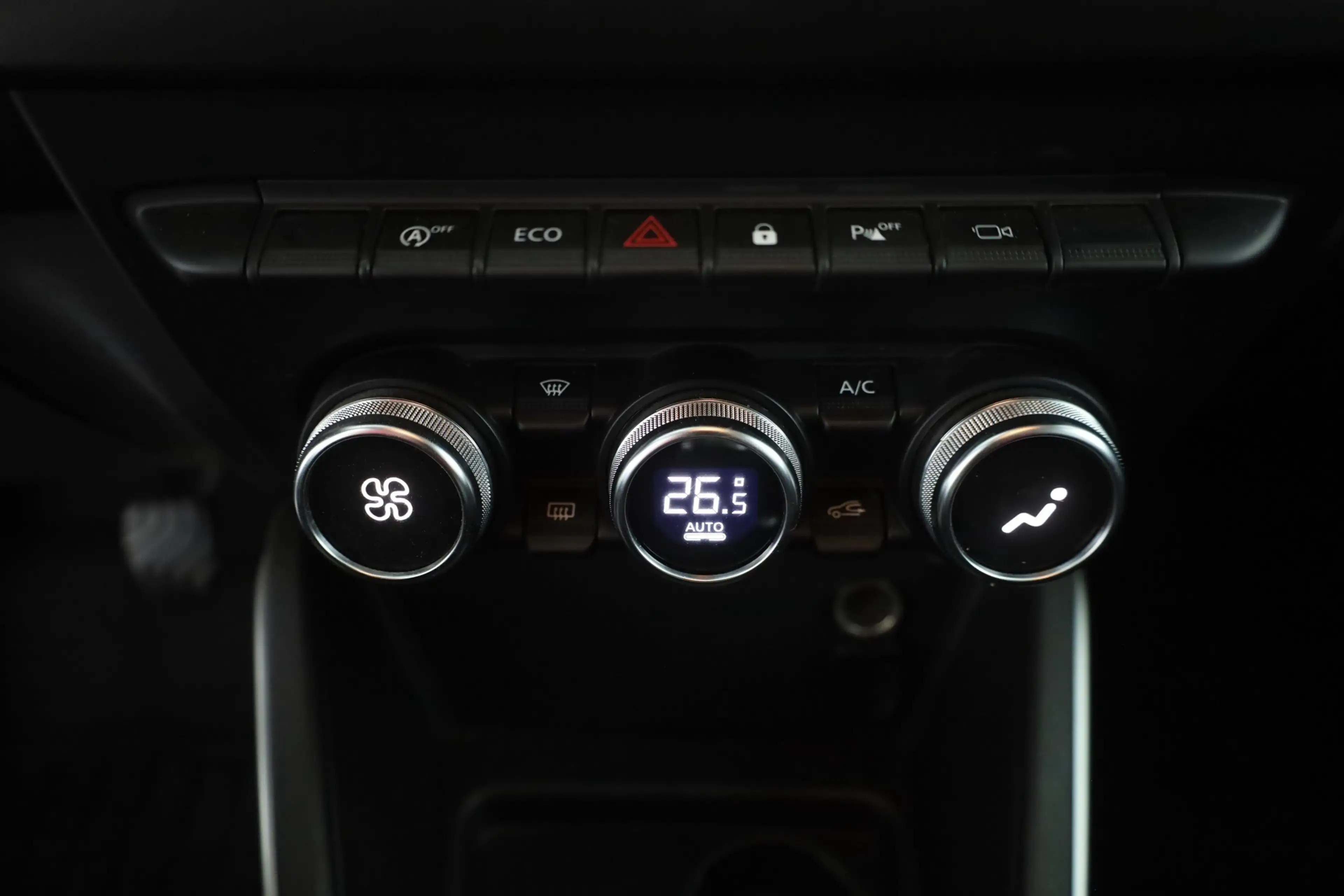 Dacia Duster II 1.3 TCE Celebration Navi Kamera AHK — photo 12