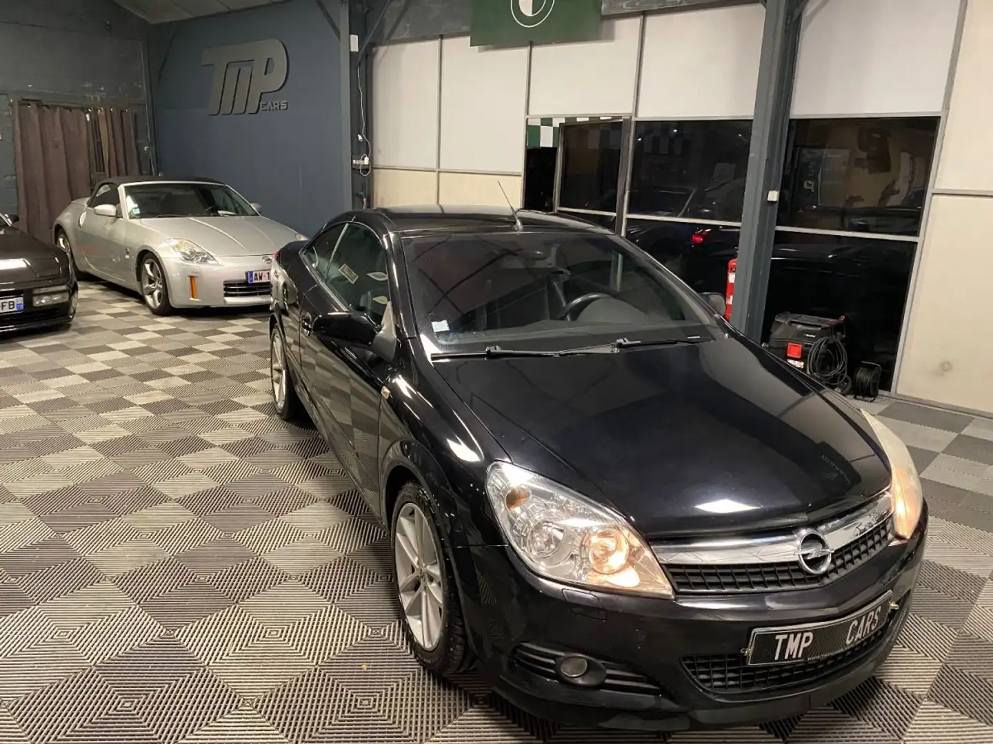 Opel Astra TWIN TOP 1.9 CDTI LINEA ROSSA 150ch Noir - 1