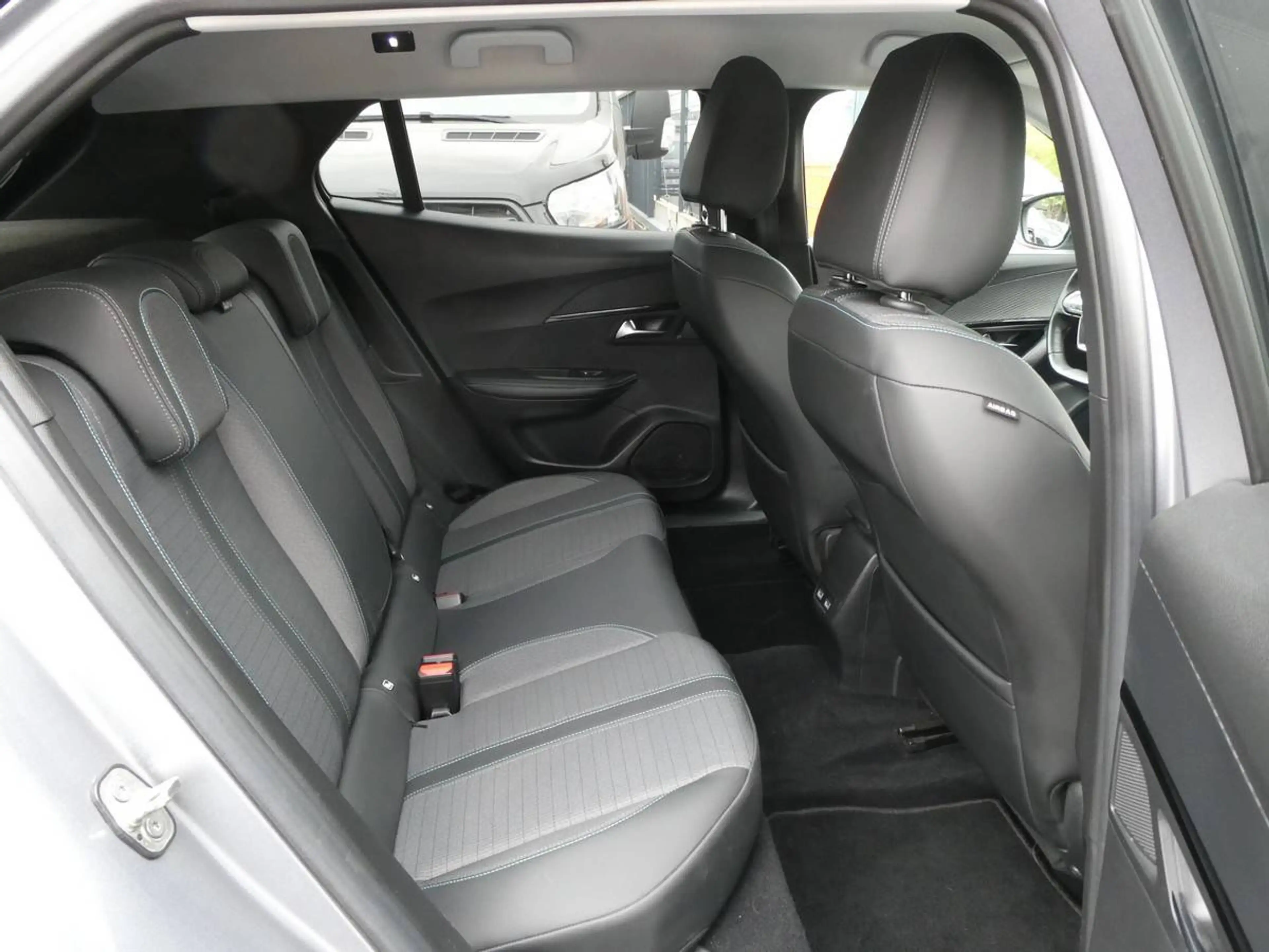 Peugeot e-2008 Electric 136pk Automaat Allure Camera '21 62000km (87038) — photo 12