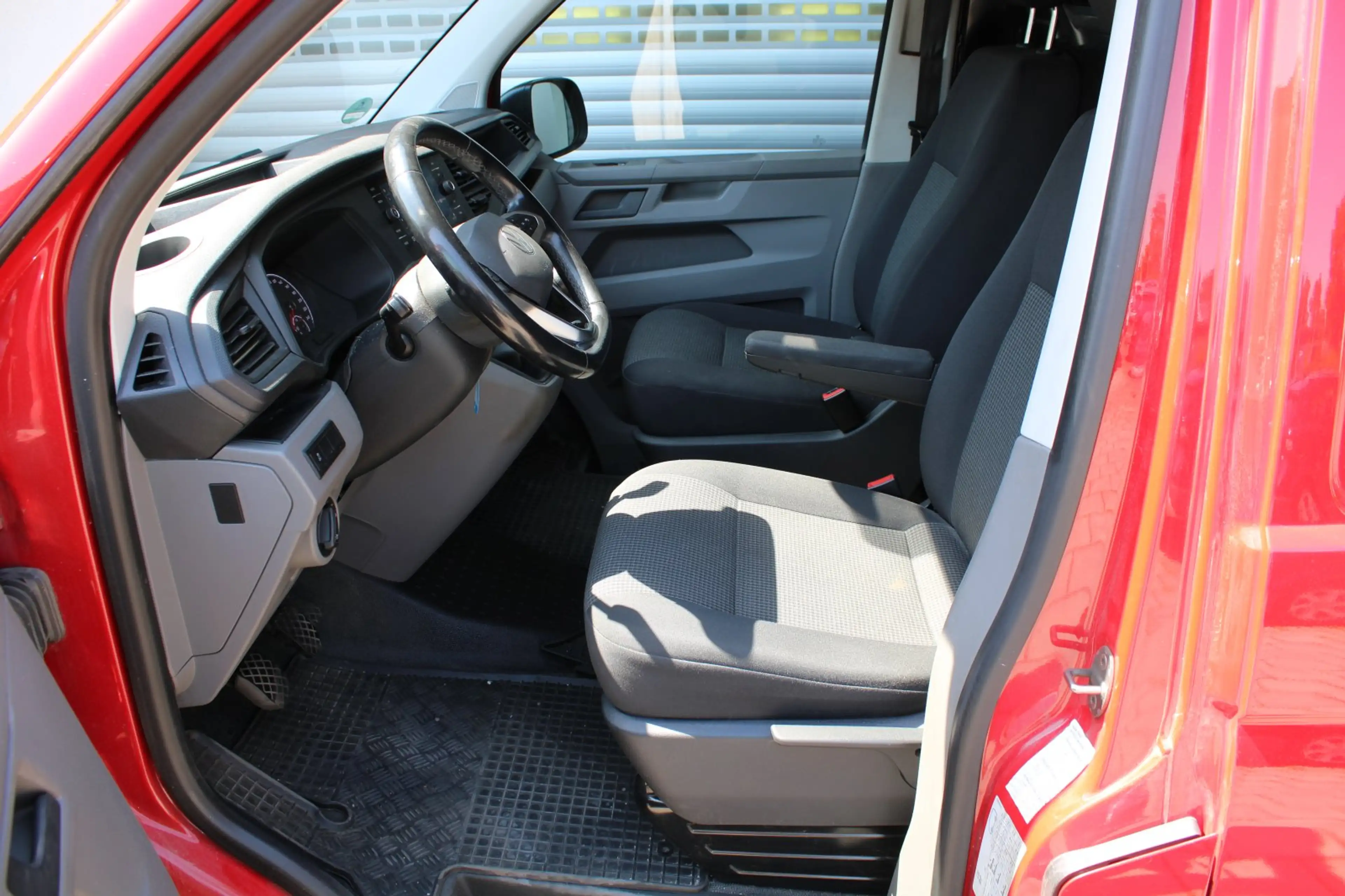 Volkswagen T6.1 Transporter 2.0 TDI Navigation Sitzhzg Rückfahrkam Klima — photo 7