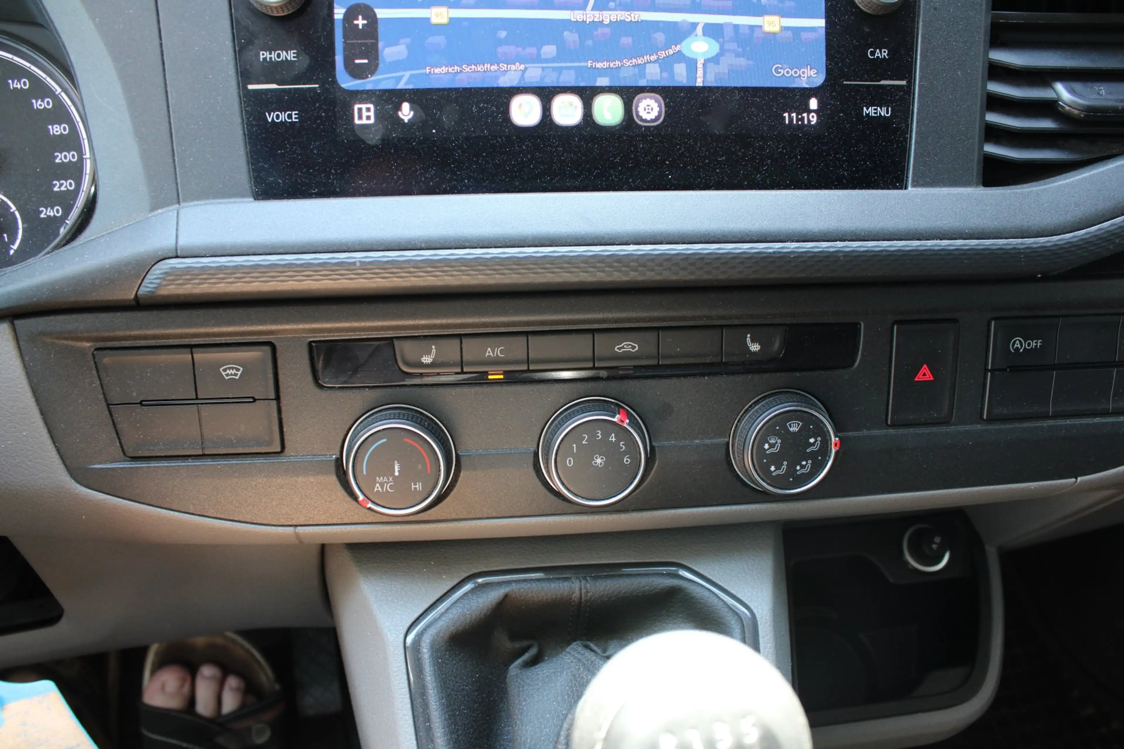 Volkswagen T6.1 Transporter 2.0 TDI Navigation Sitzhzg Rückfahrkam Klima — photo 11