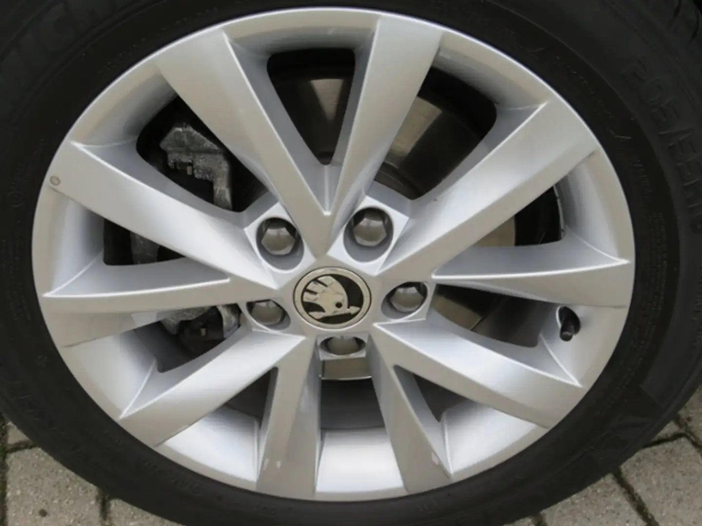 Skoda Octavia Combi Tour 1.5TSI 110kW DSG Gris - 2