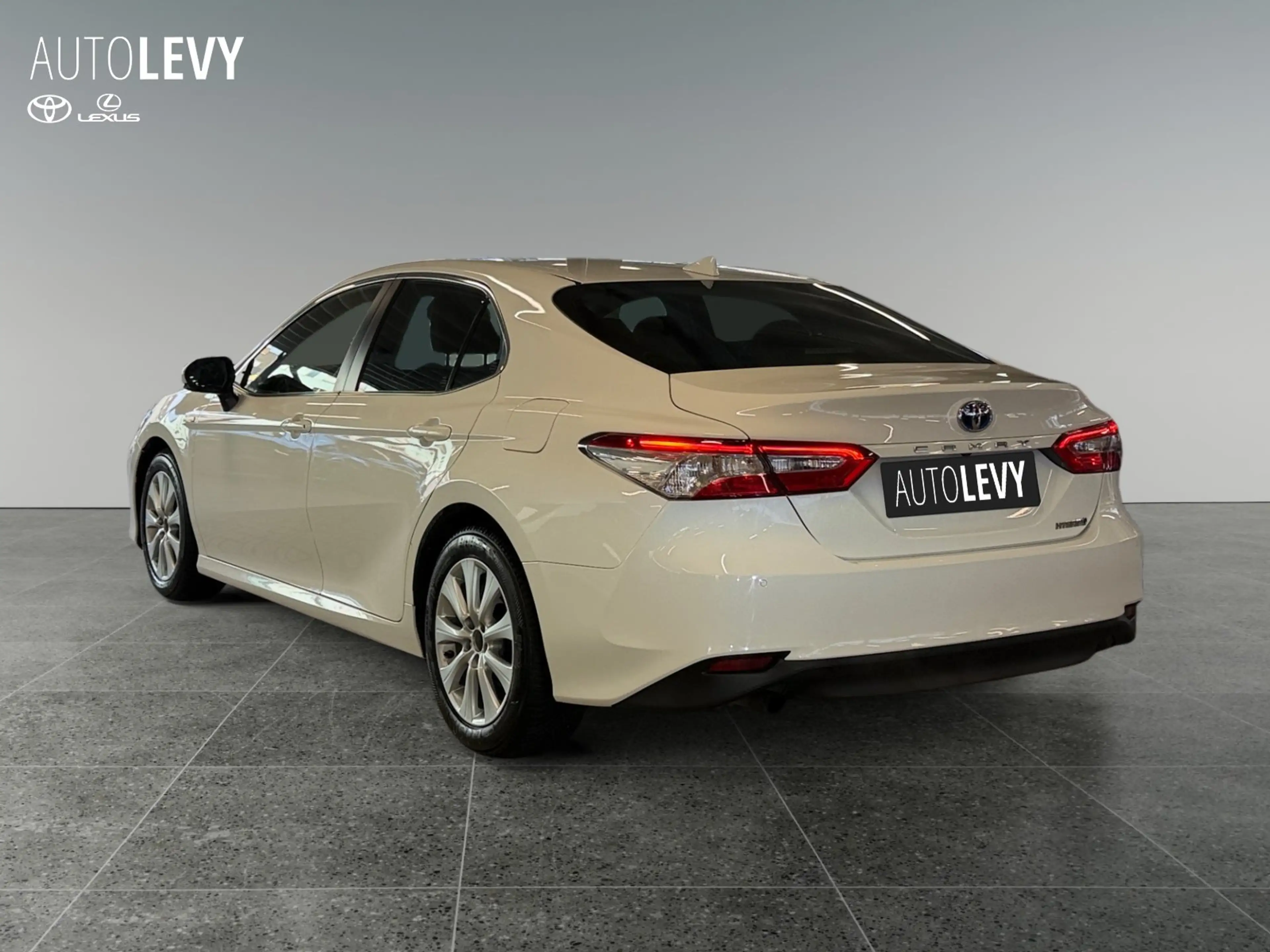 Toyota Camry 2.5 Hybrid +Kamera+Parksensoren+elek.Sitze+ — photo 4