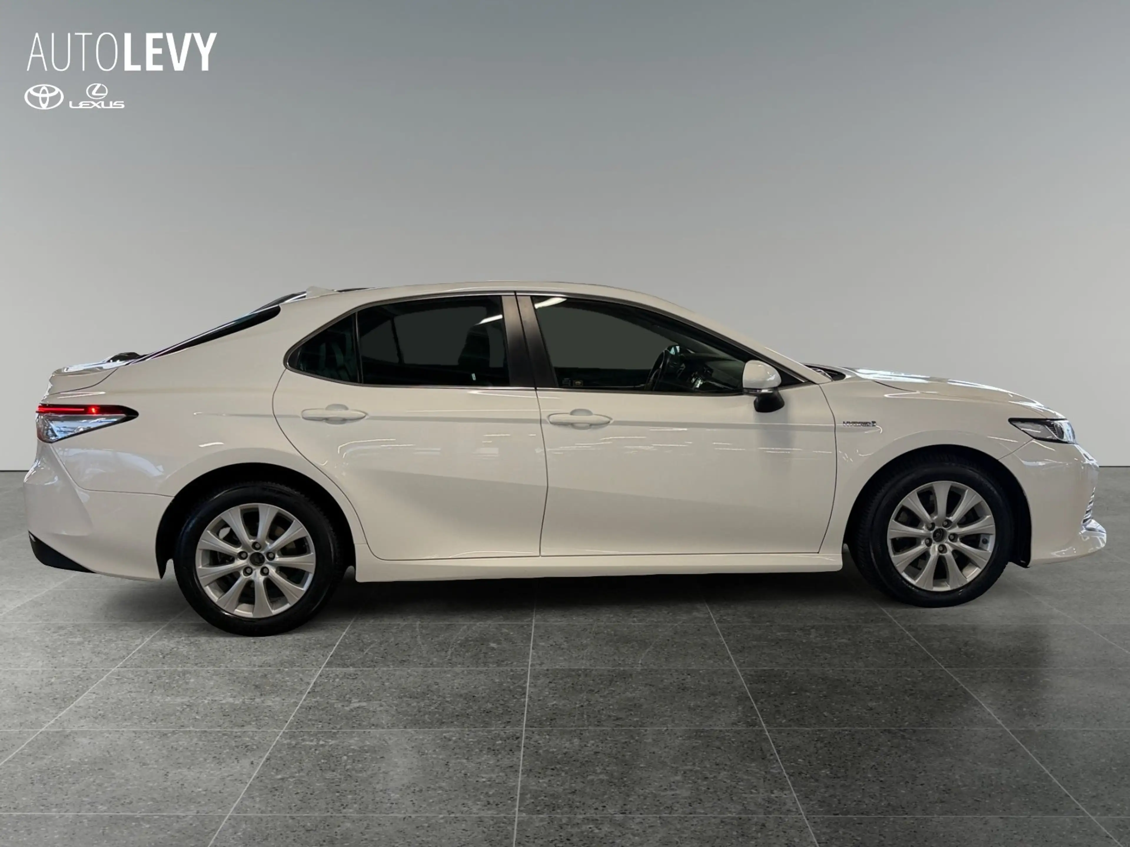 Toyota Camry 2.5 Hybrid +Kamera+Parksensoren+elek.Sitze+ — photo 7