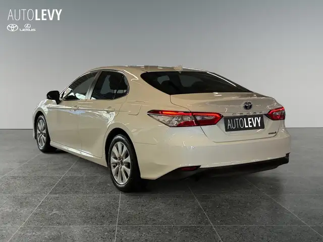 Toyota Camry view 4