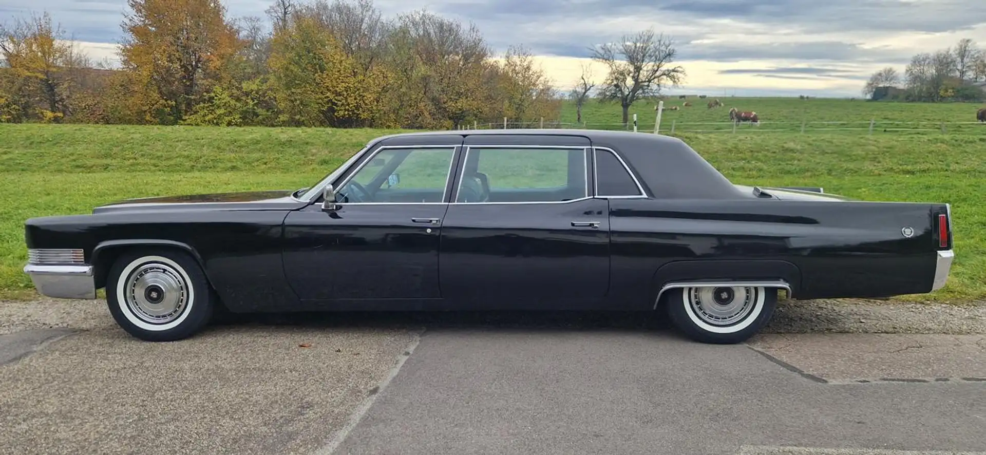 Cadillac Fleetwood Long Version Schwarz - 1