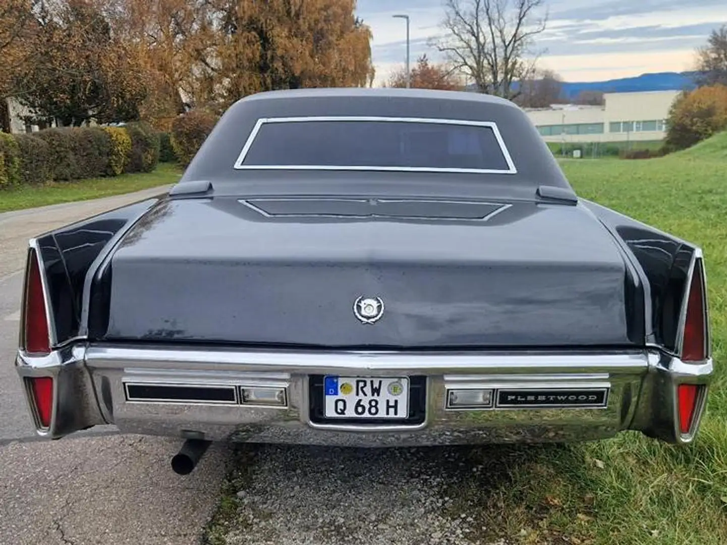 Cadillac Fleetwood Long Version Schwarz - 2