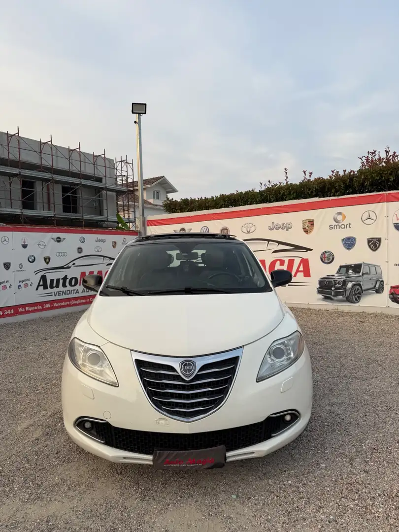 Lancia Ypsilon 1.3 MJT 16V 95 CV 5 porte S&S Platinum Blanc - 2