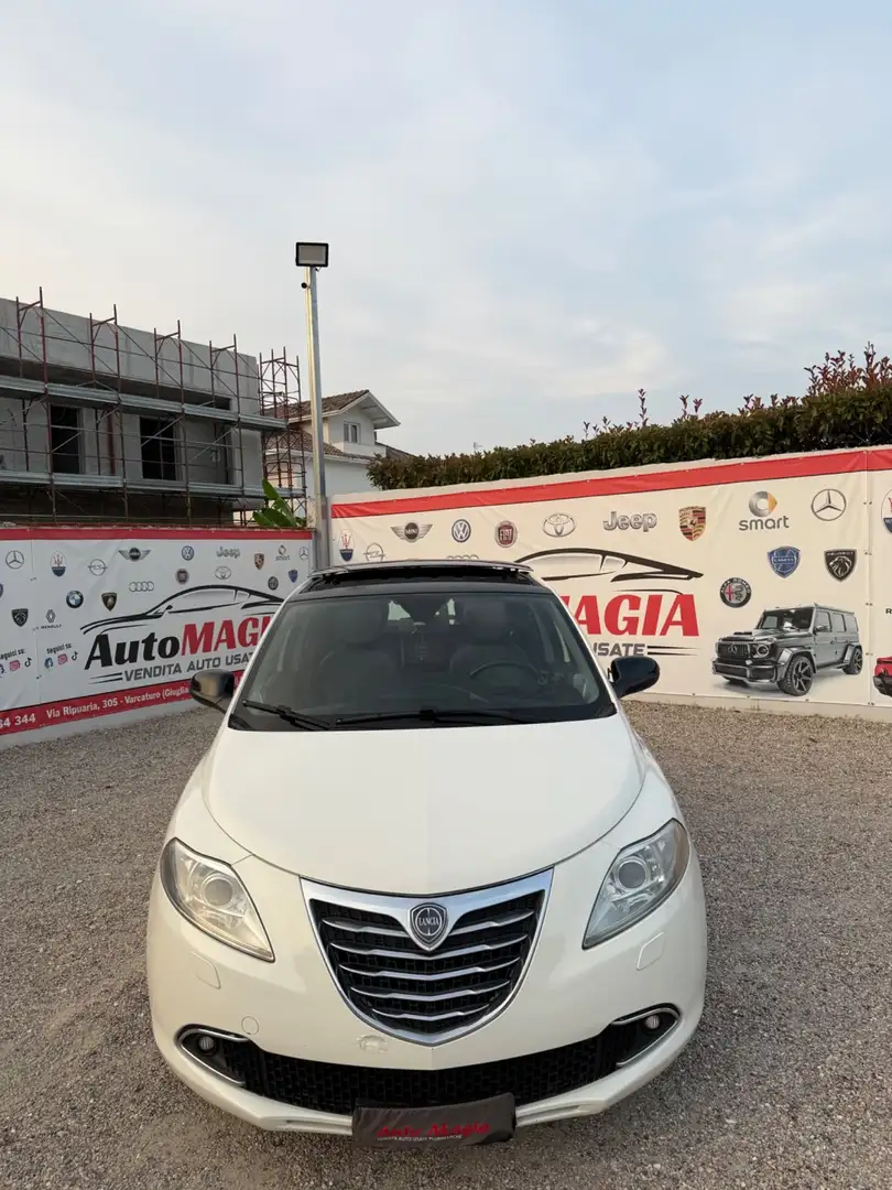 Lancia Ypsilon 1.3 MJT 16V 95 CV 5 porte S&S Platinum Blanc - 1