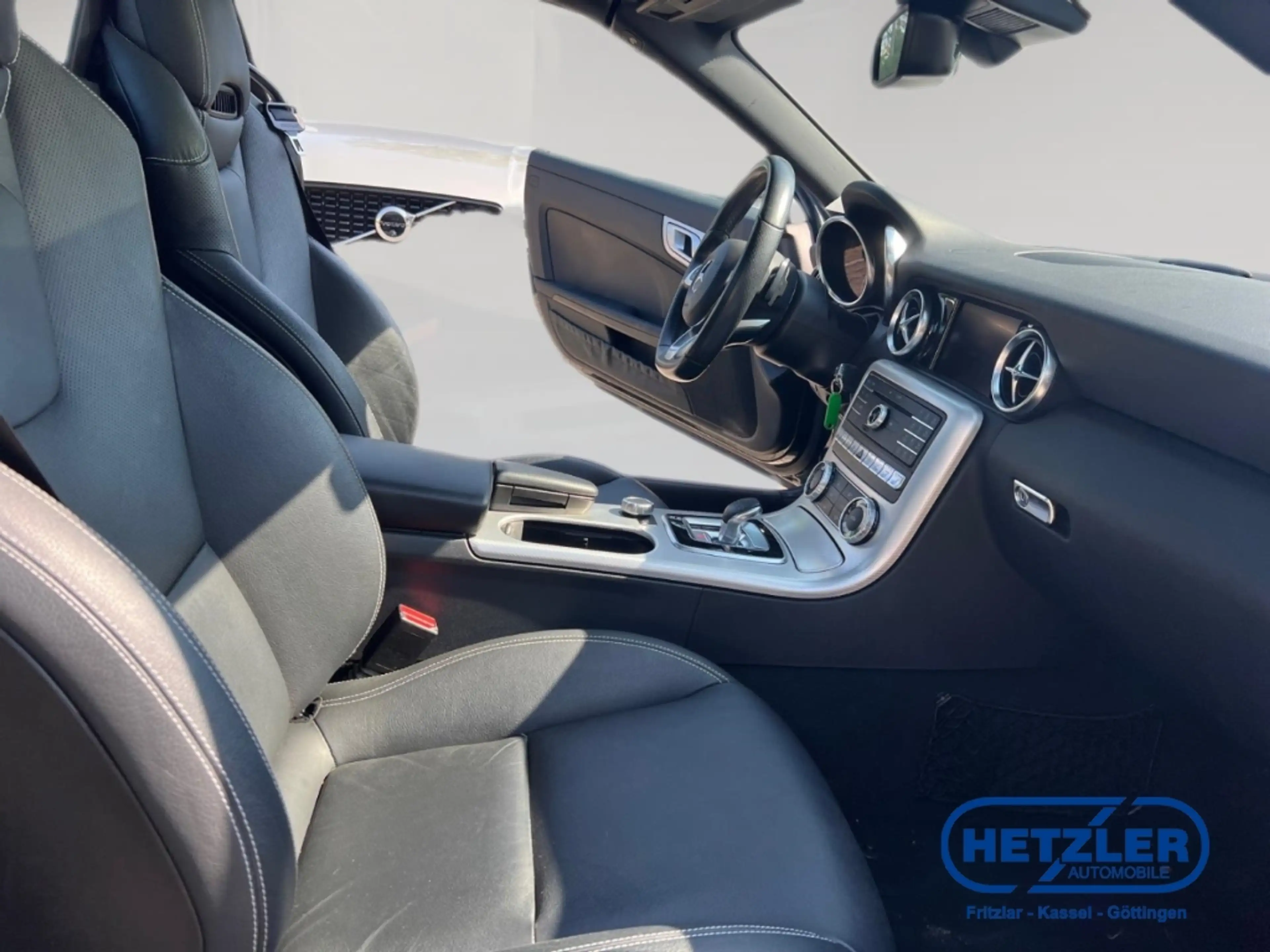 Mercedes-Benz SLC 200 -Klasse Roadster El. Panodach Navi Leder LED Blend — photo 14