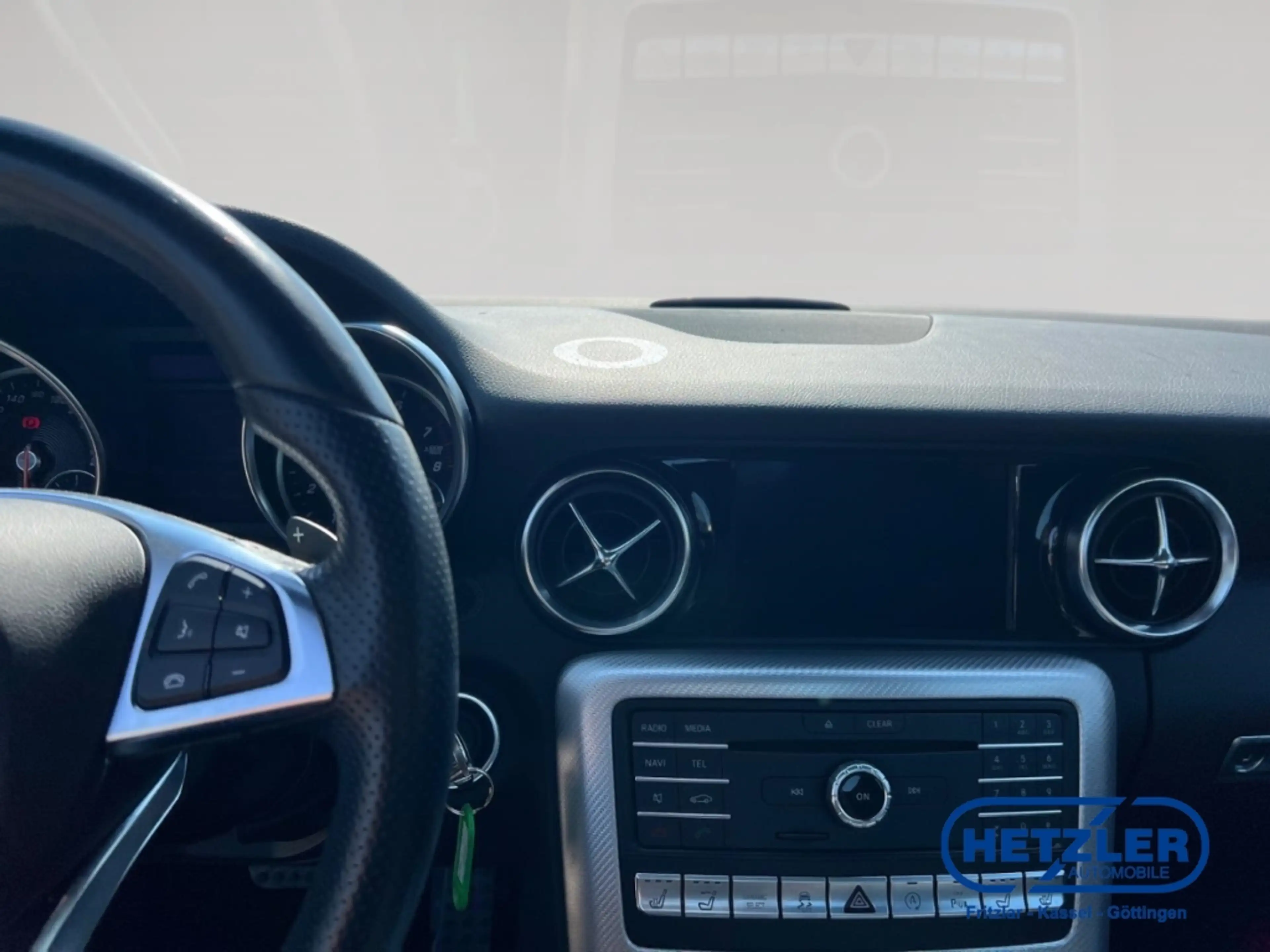 Mercedes-Benz SLC 200 -Klasse Roadster El. Panodach Navi Leder LED Blend — photo 9