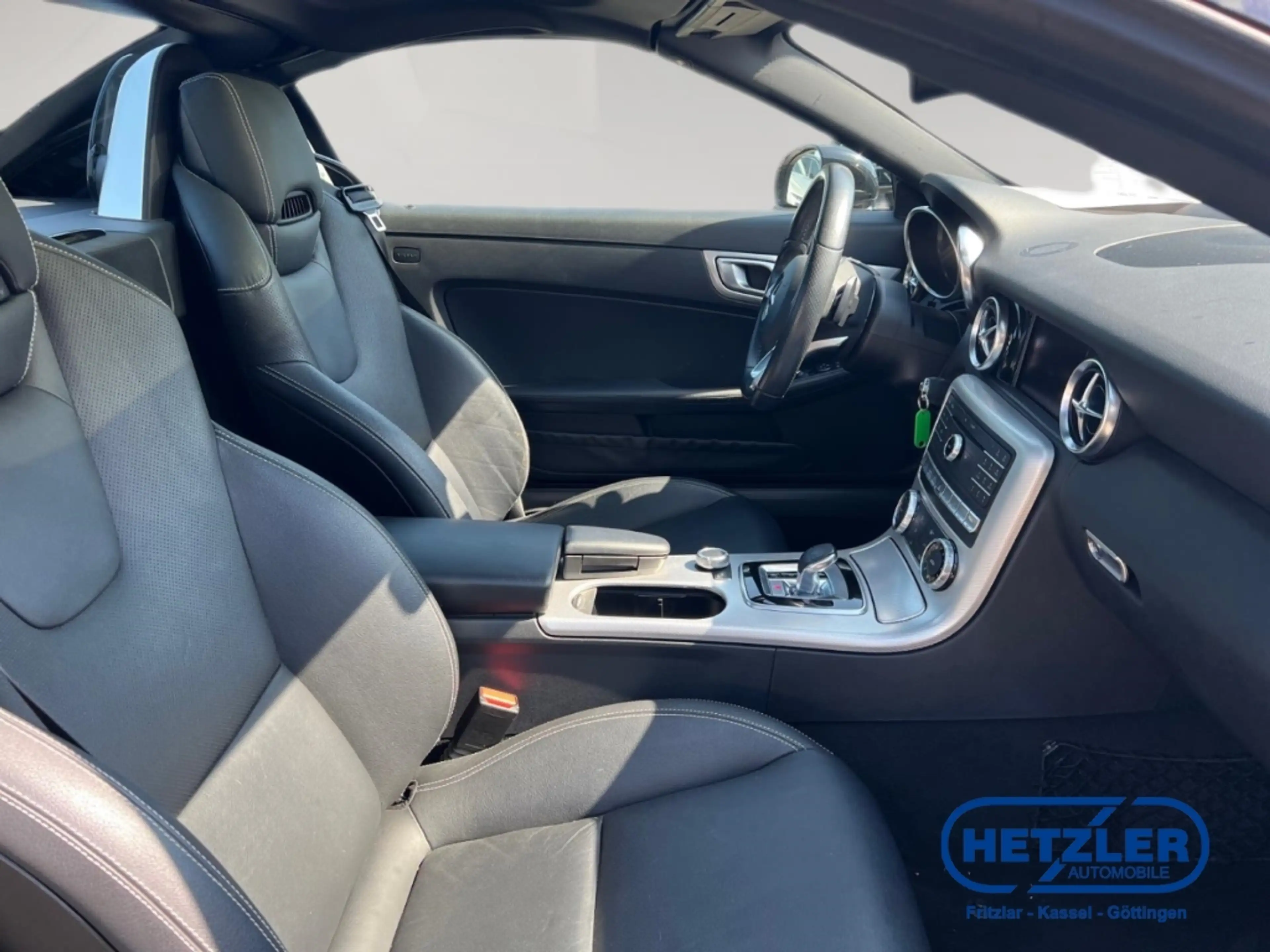 Mercedes-Benz SLC 200 -Klasse Roadster El. Panodach Navi Leder LED Blend — photo 13