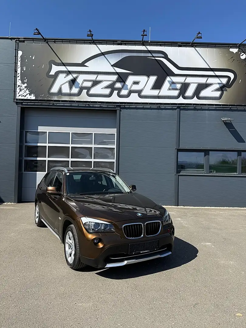 BMW X1 xDrive20d Österreich Paket TEMP XEN PDC SH MFL Braun - 1