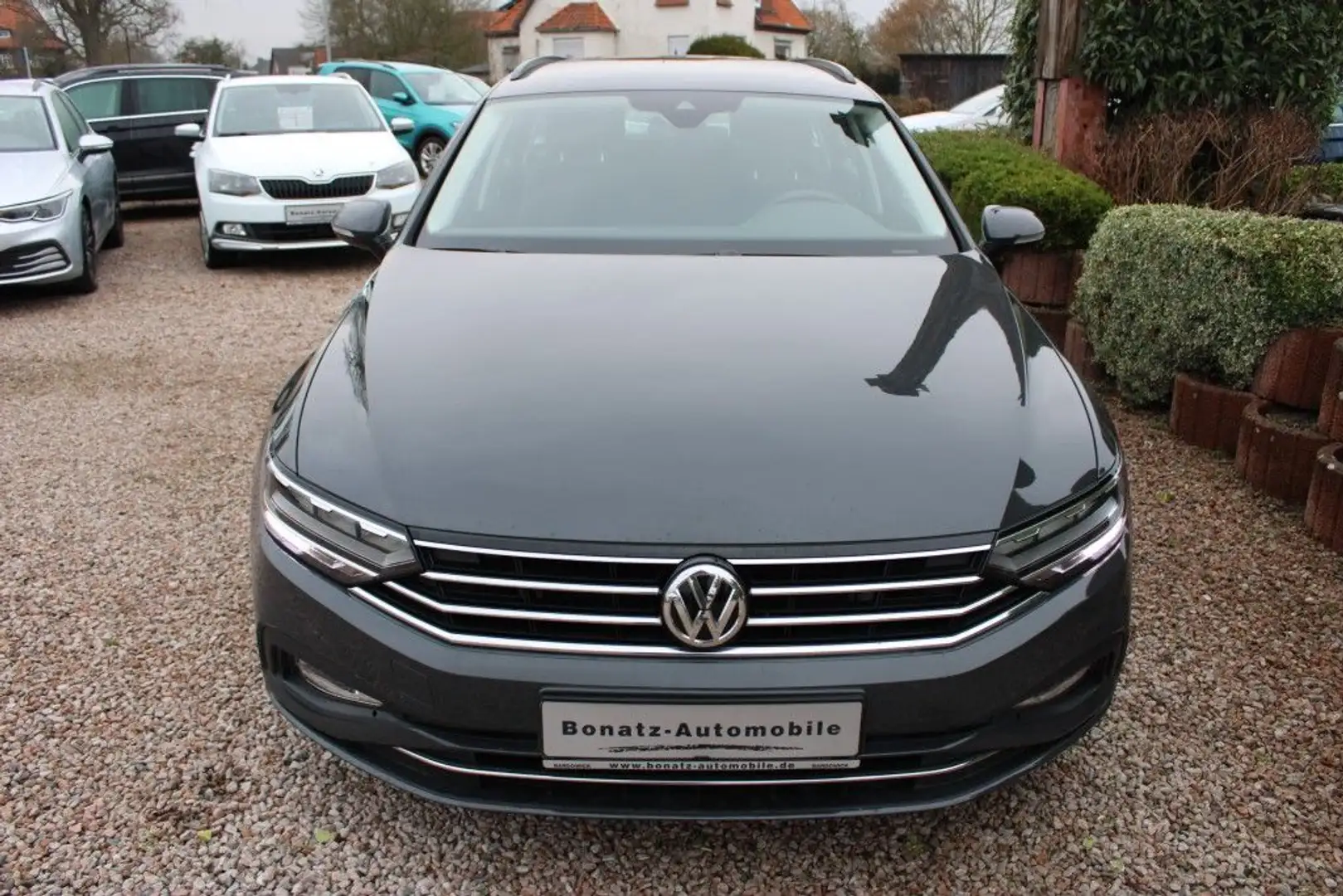 Volkswagen Passat Variant 2.0 TDI DSG Business *Navi,Kamera,APP,Sitzhzg* Grijs - 2