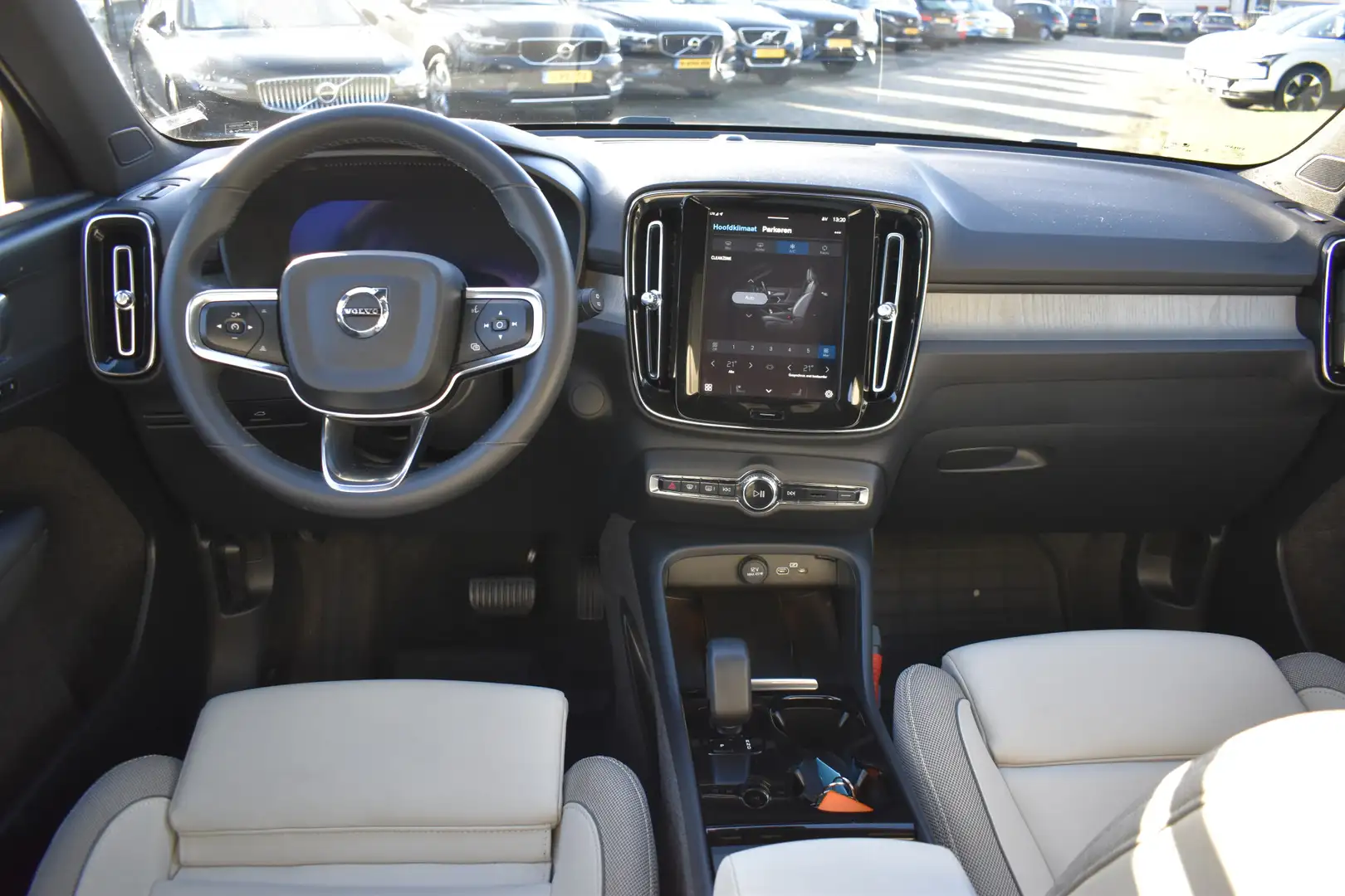 Volvo EX40 Twin Motor Performance 442 PK Plus 82 kWh Trekhaak Grijs - 2