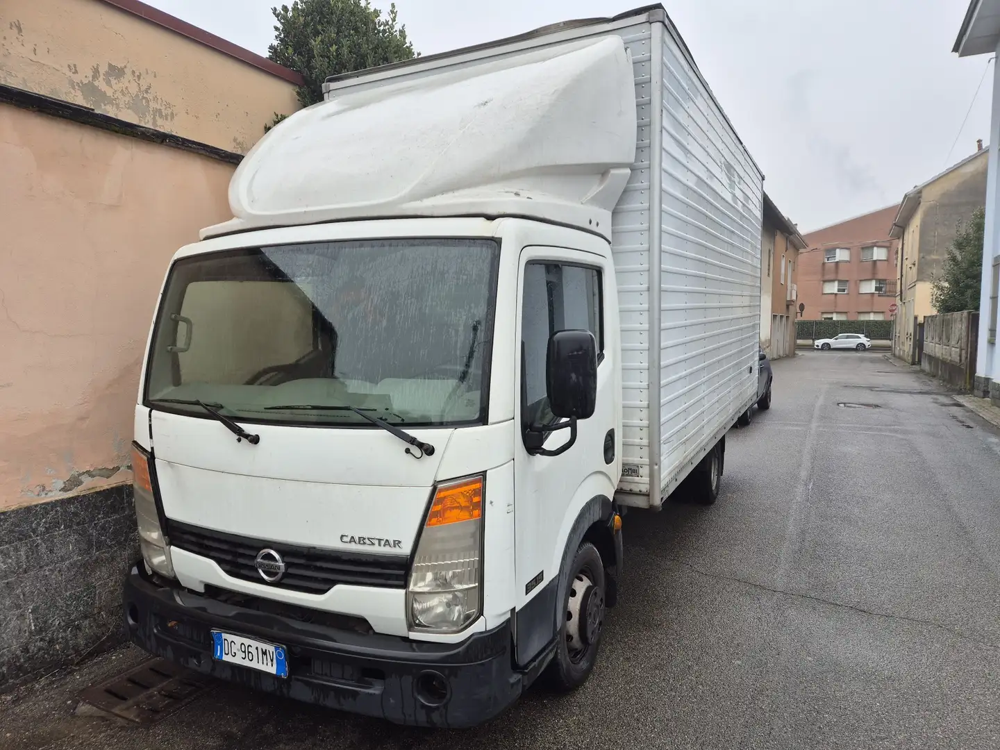 Nissan Cabstar Furgonato - 1