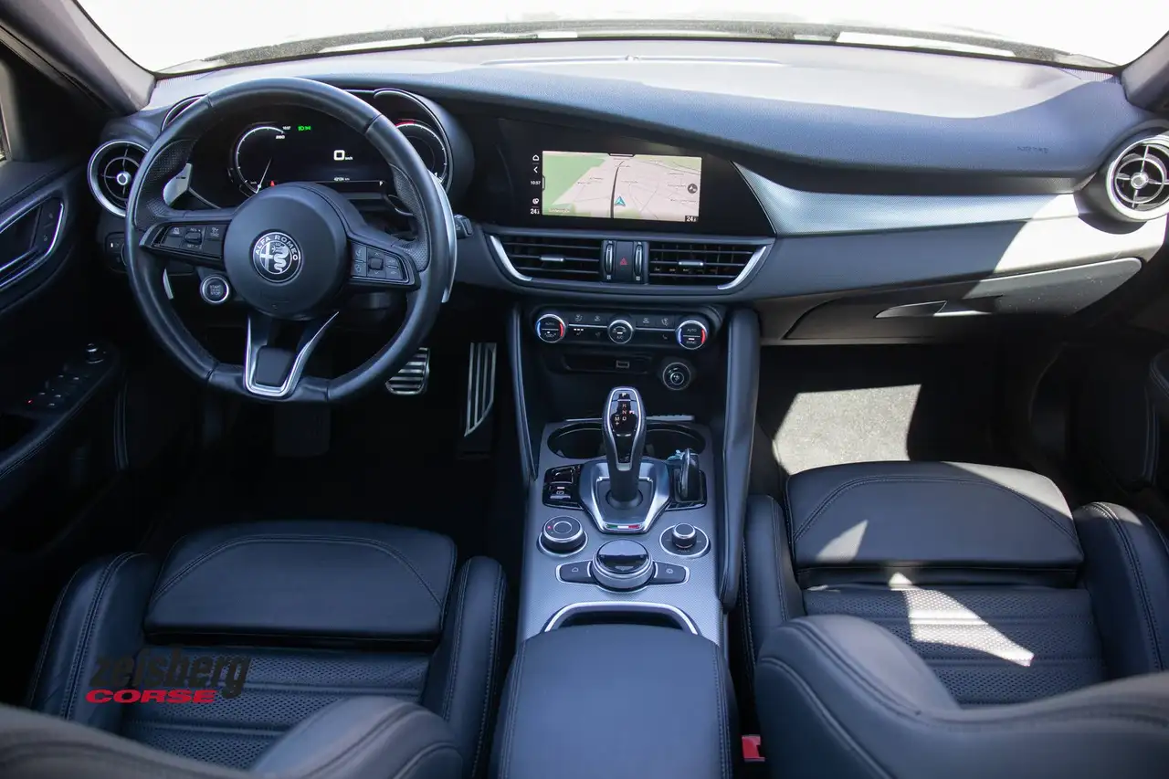 Alfa Romeo Giulia 2023 — фото 11