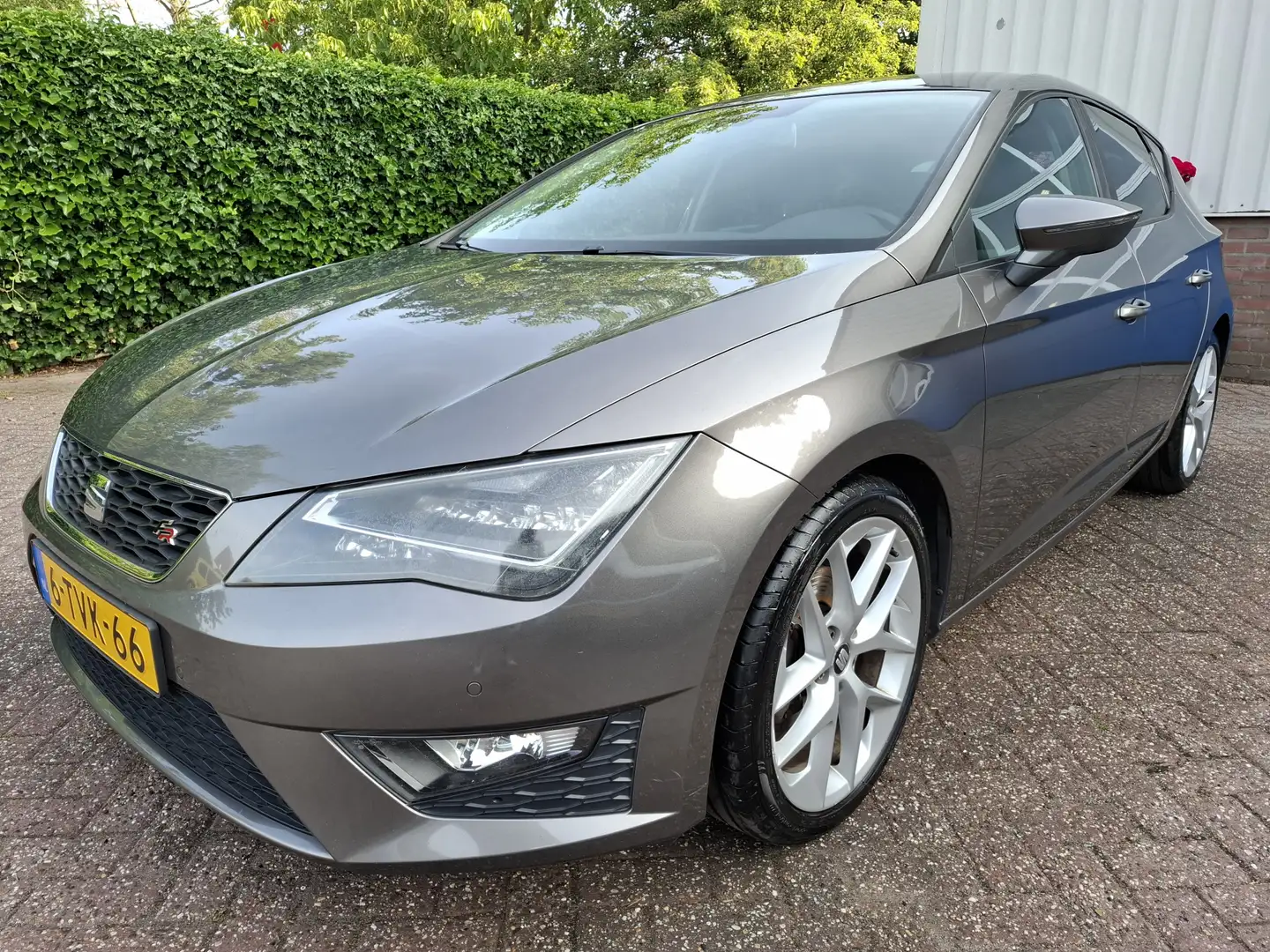 SEAT Leon 1.4 TSI FR Dynamic TURBO STUK! 140PK Grijs - 1