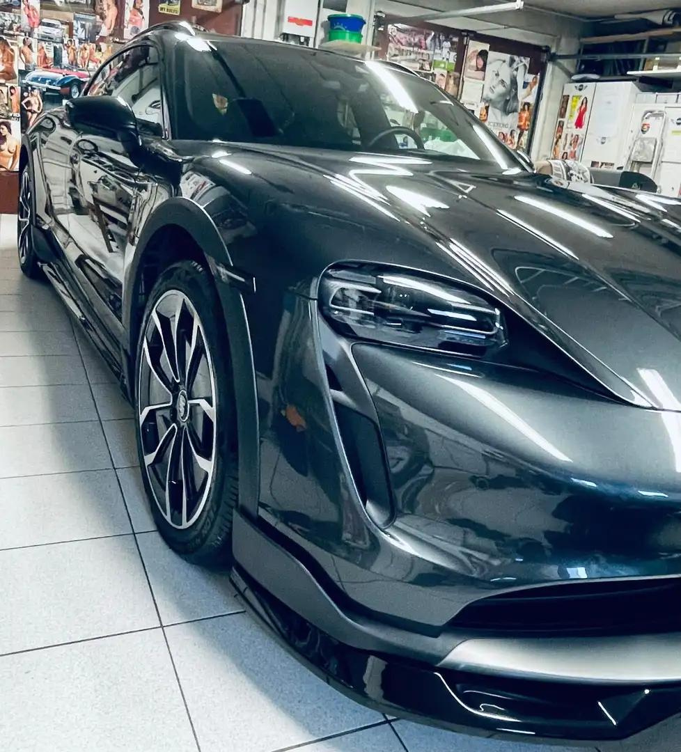 Porsche Taycan Серый - 1