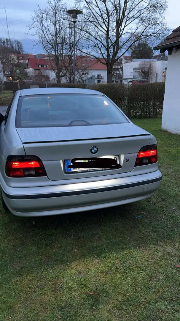 BMW 520 520i srebrna - 2