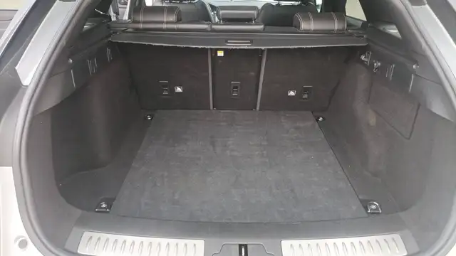 Land Rover Range Rover Velar view 14