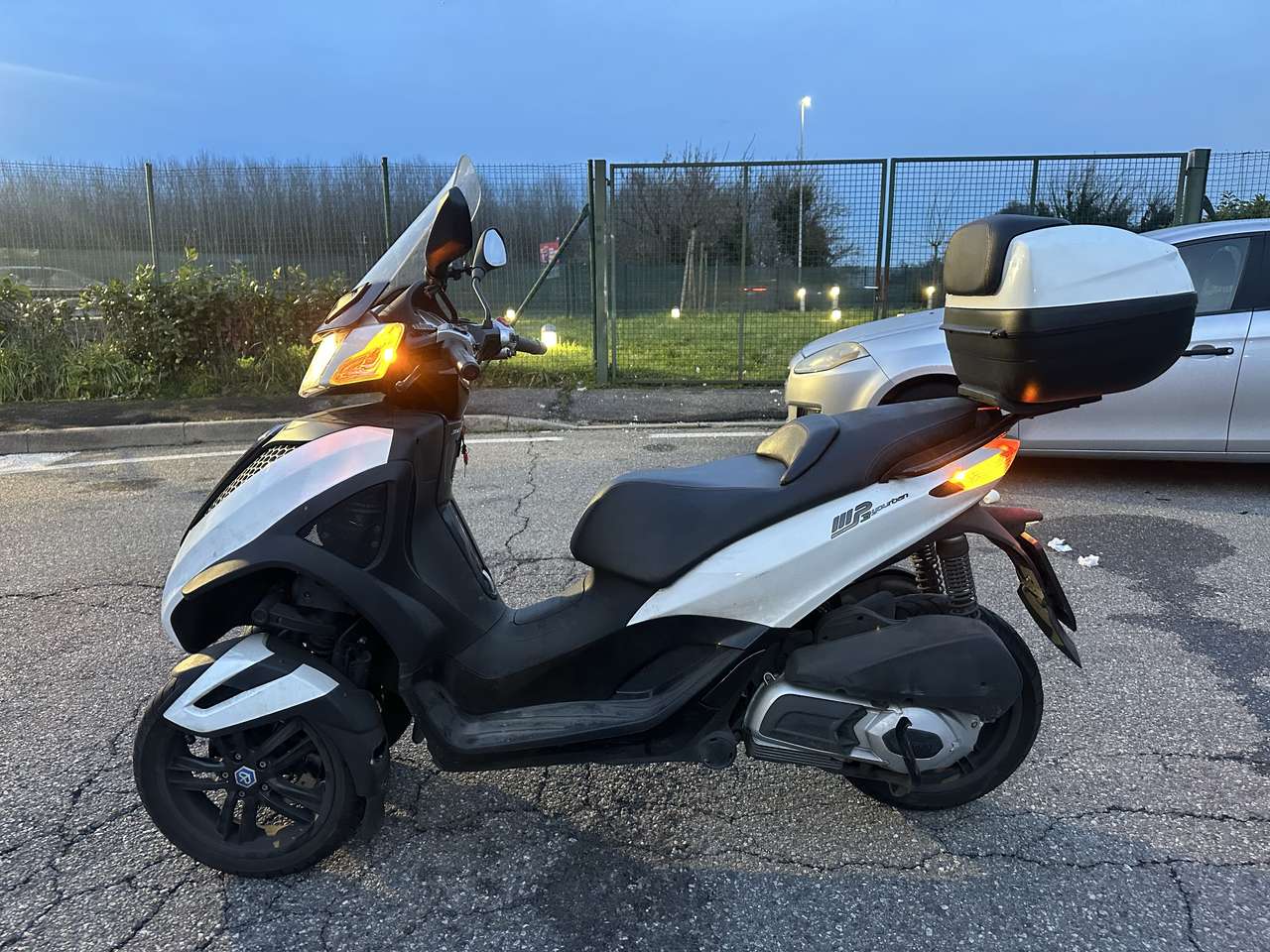 Piaggio MP3 YOURBAN Cilindrata: 300 IE, 16,60 KW,  18.000KM,  11/2015