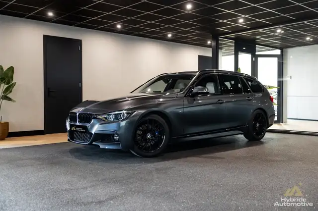 BMW 318 3-serie Touring 318i MSport Edition | Pano | Leder